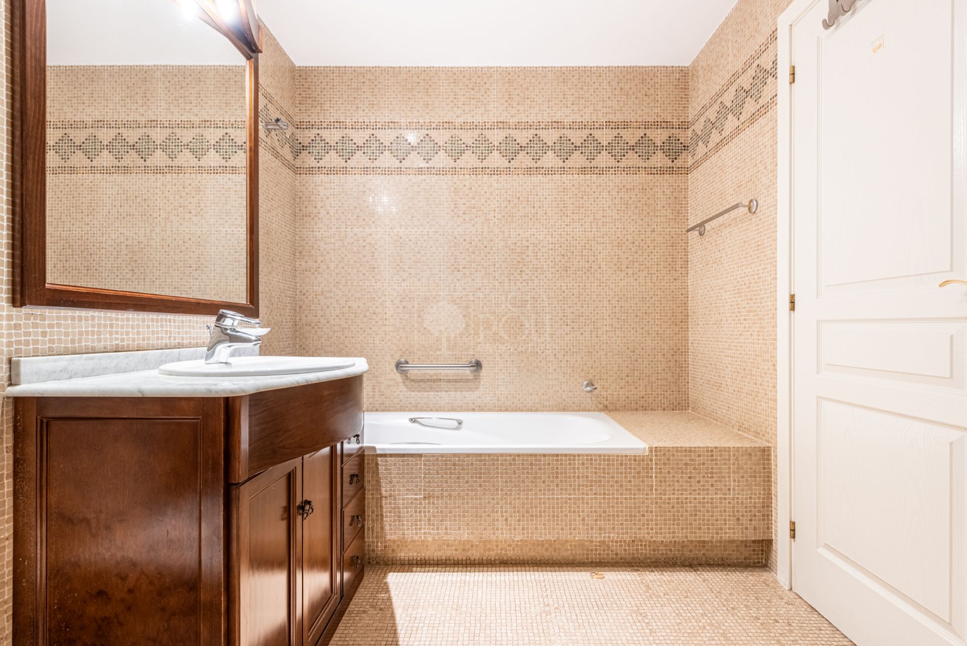 Apartment  in Estepona Town, Estepona