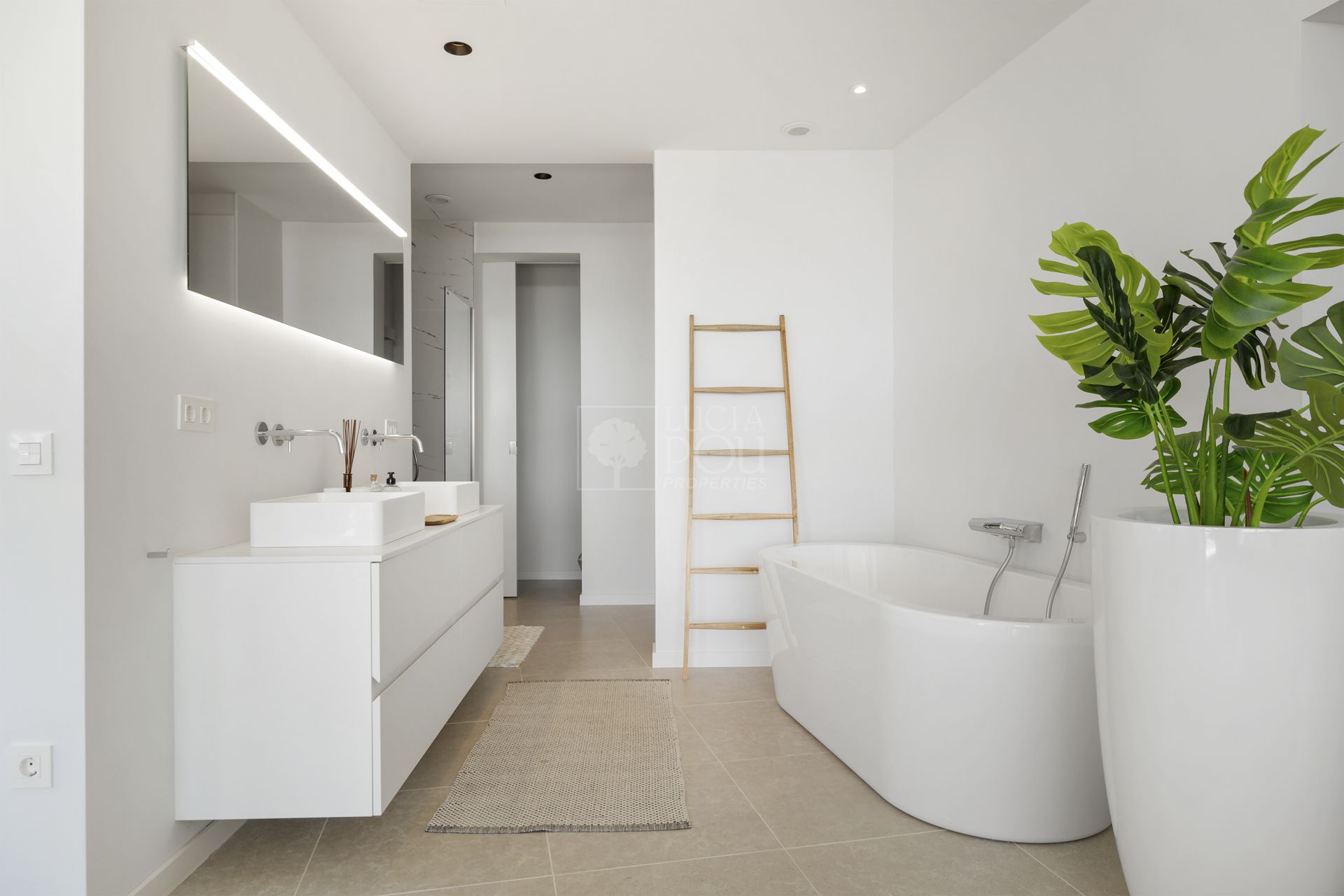 Villa  en New Golden Mile, Estepona Este, Estepona