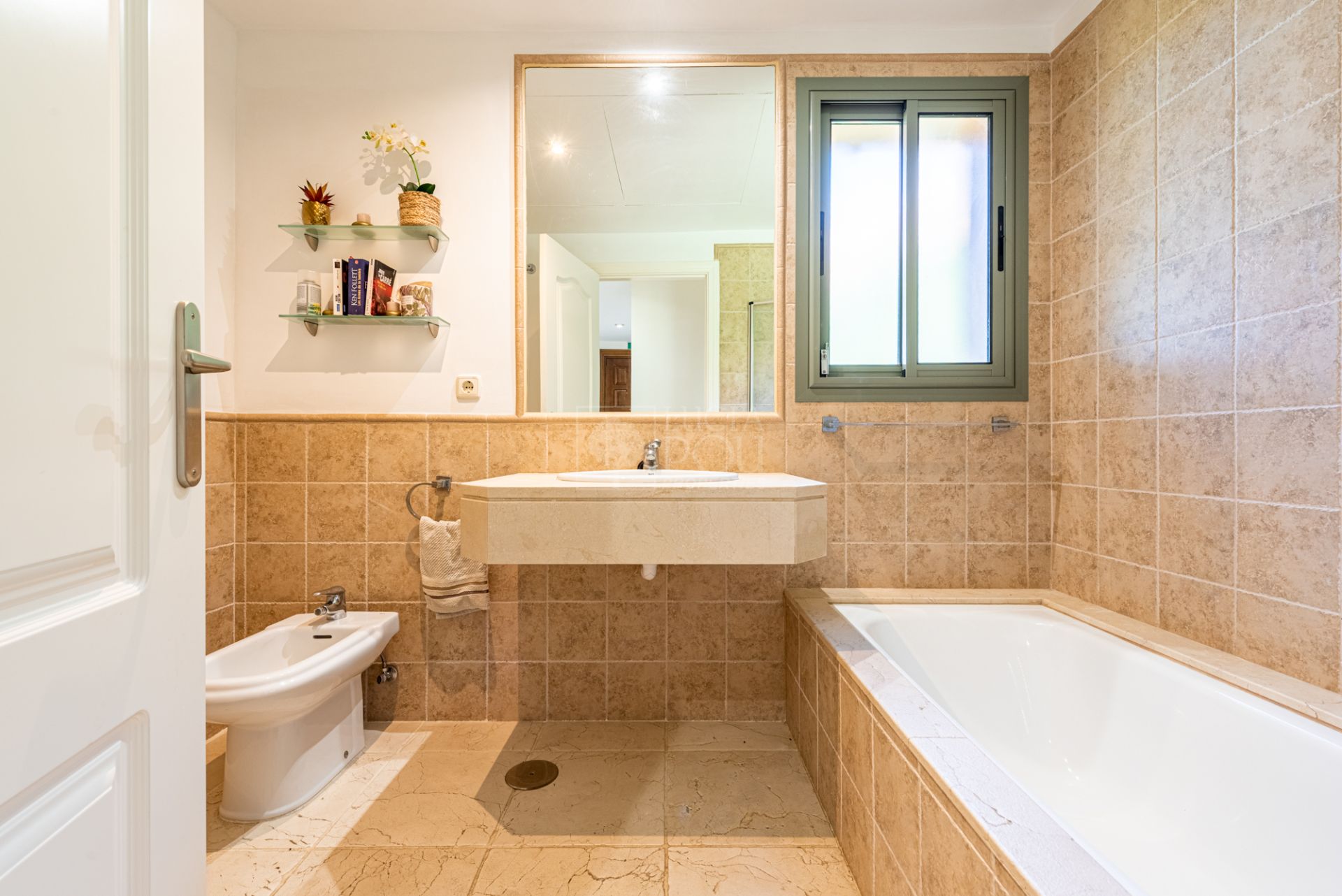 Ground Floor Apartment  in New Golden Mile, Estepona East, Estepona