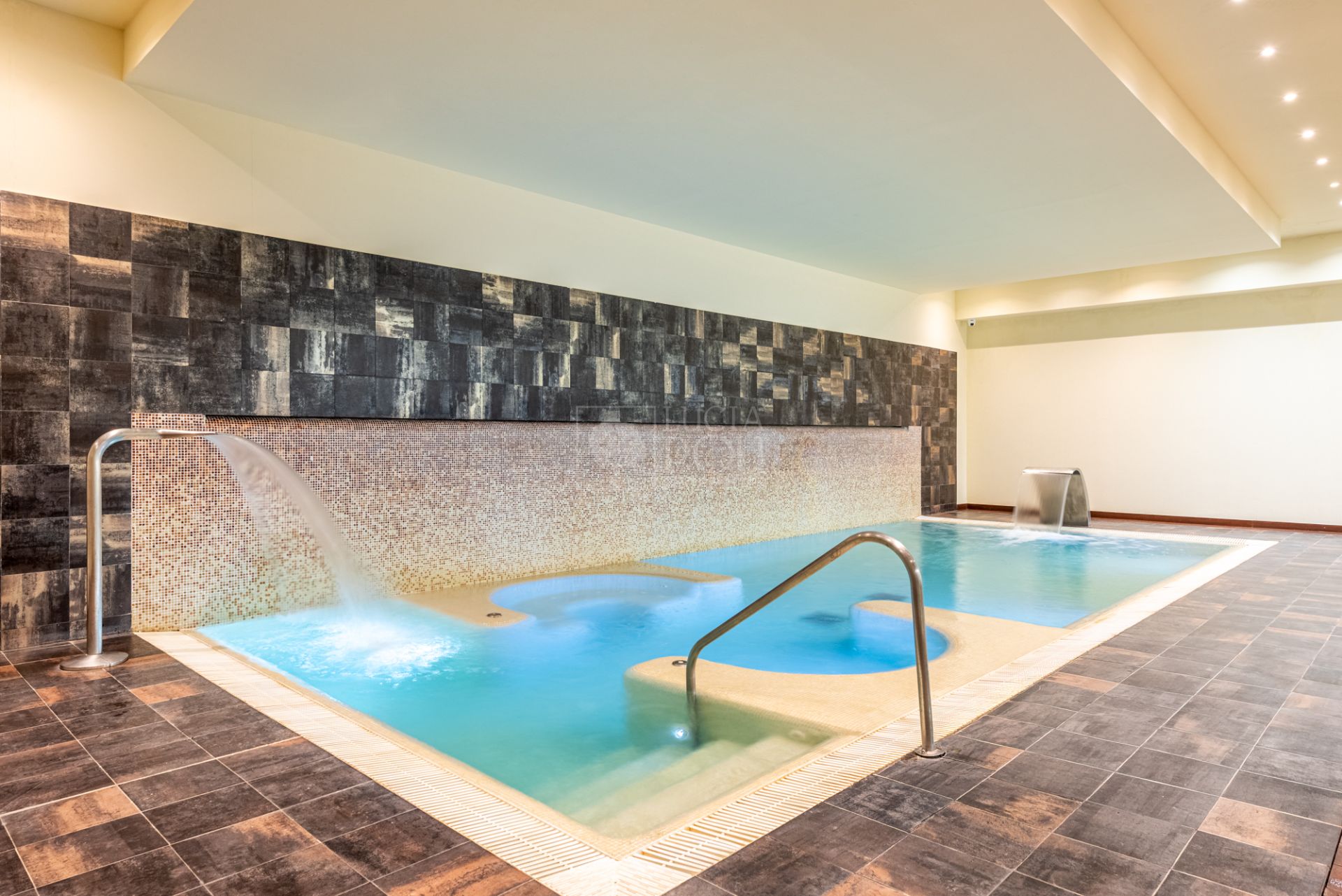 Ground Floor Apartment  in New Golden Mile, Estepona East, Estepona