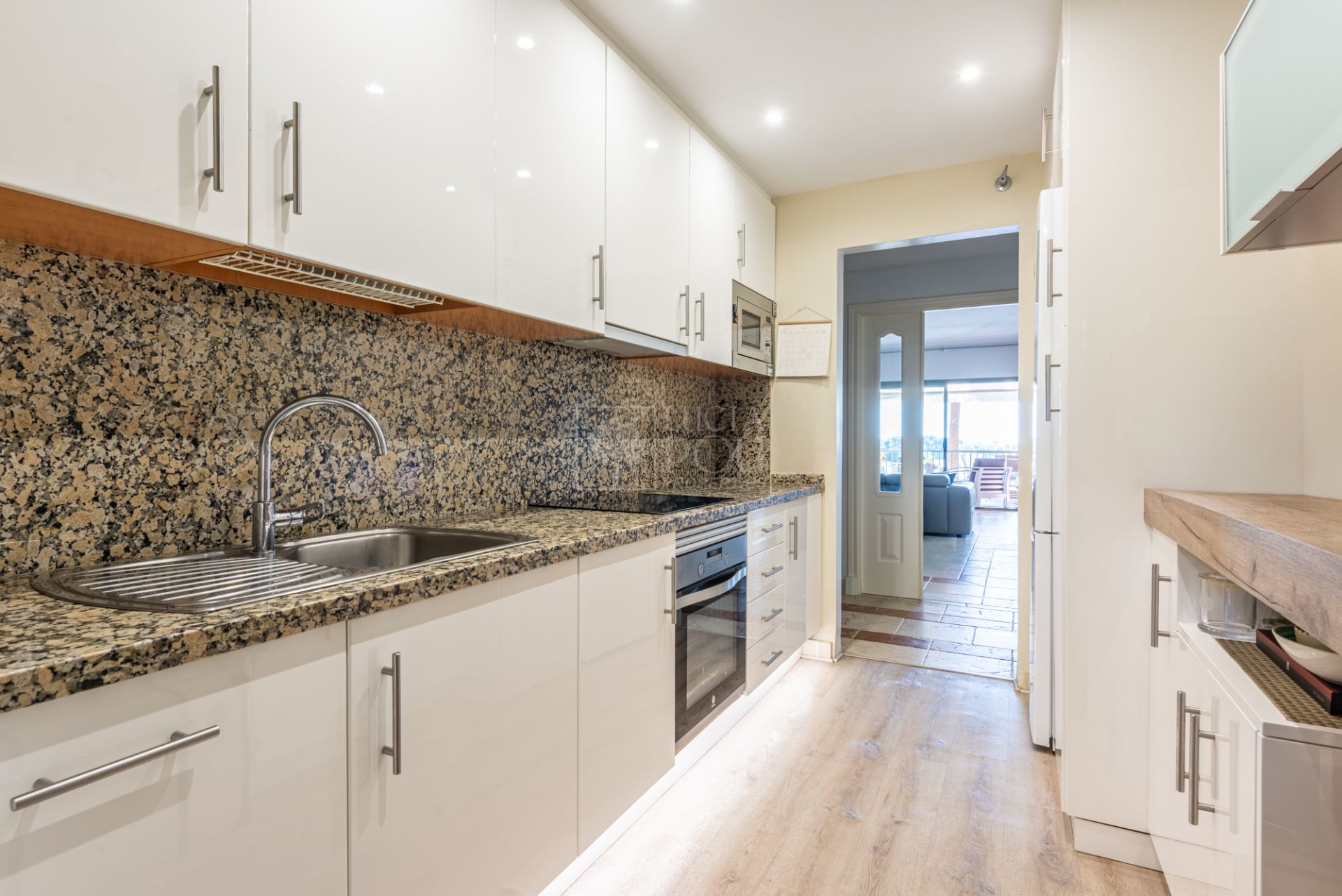 Apartment  in New Golden Mile, Estepona East, Estepona
