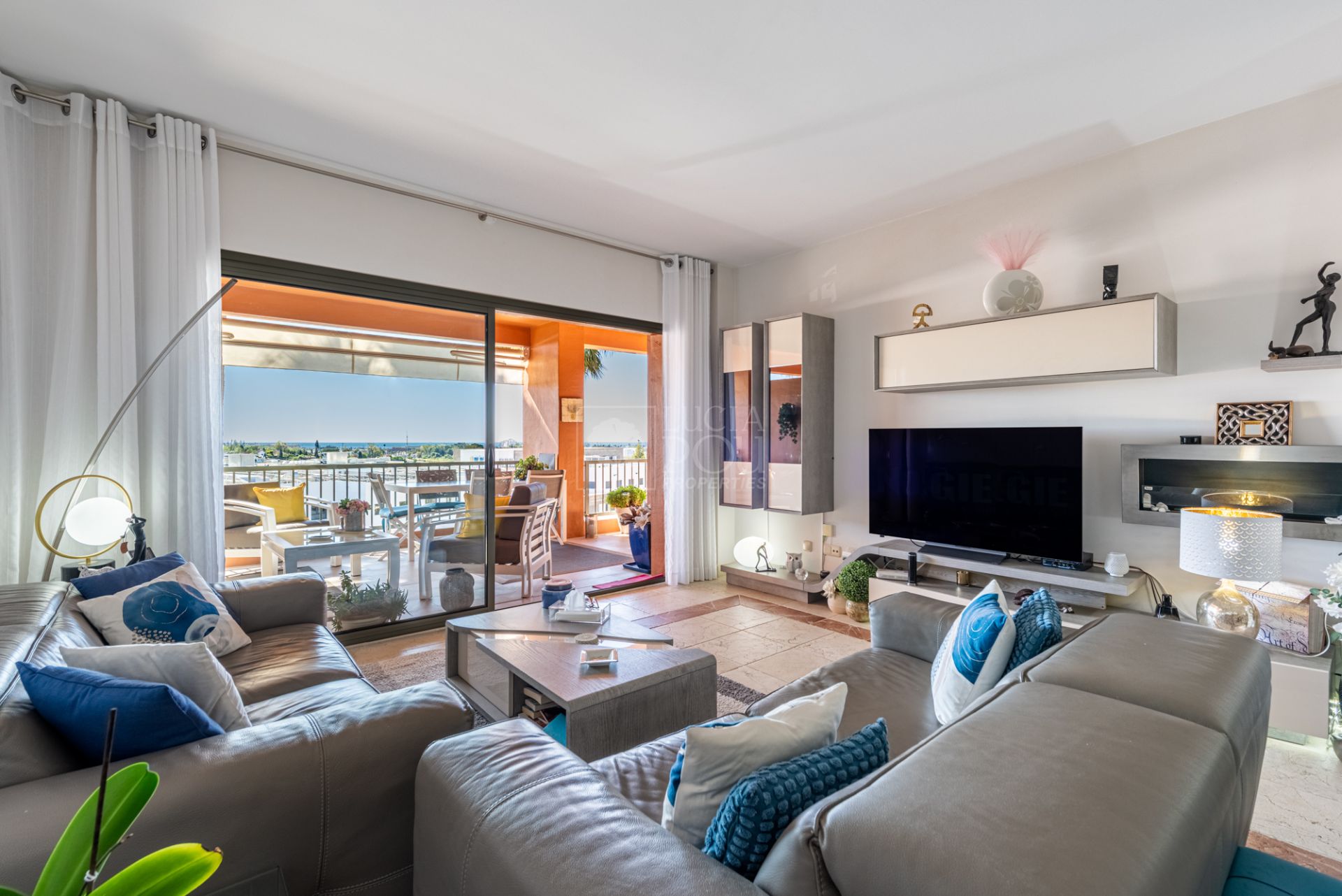 Apartment  in New Golden Mile, Estepona East, Estepona