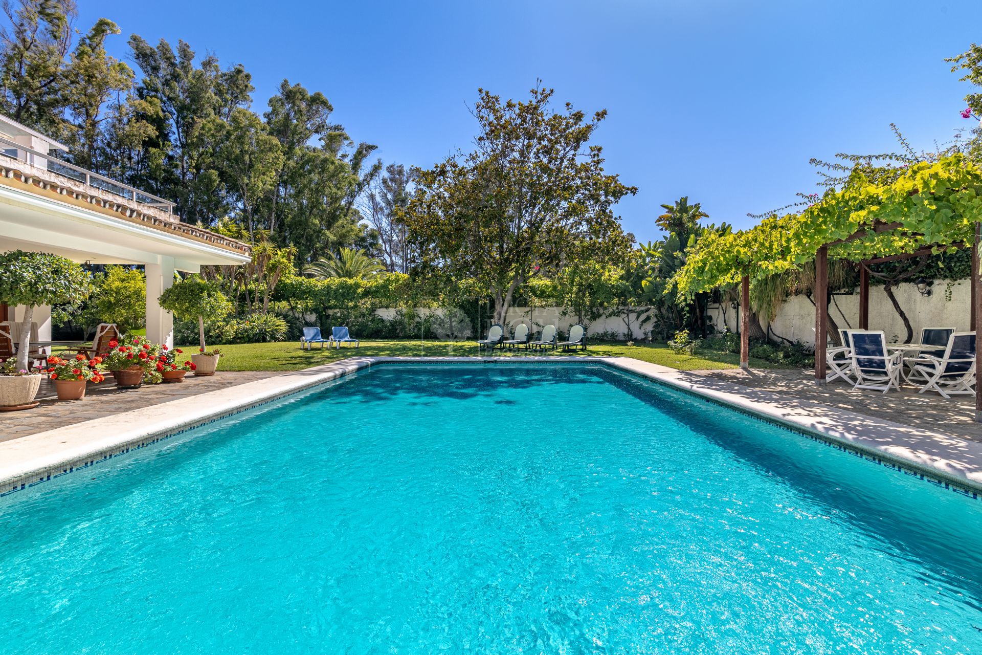 Villa  en New Golden Mile, Estepona Este, Estepona