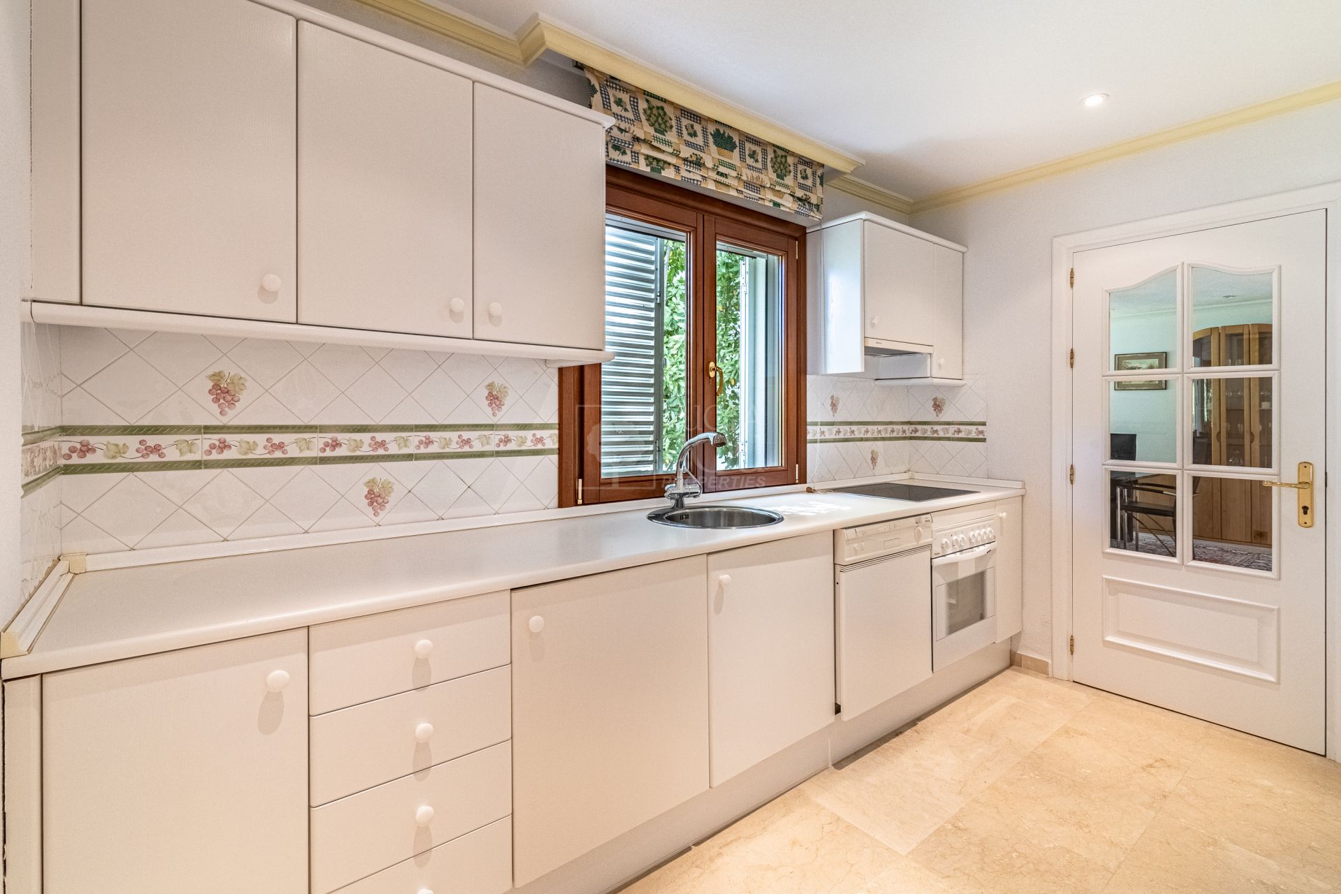 Villa  en New Golden Mile, Estepona Este, Estepona