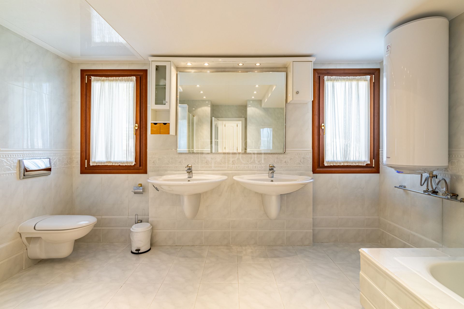 Villa  en New Golden Mile, Estepona Este, Estepona