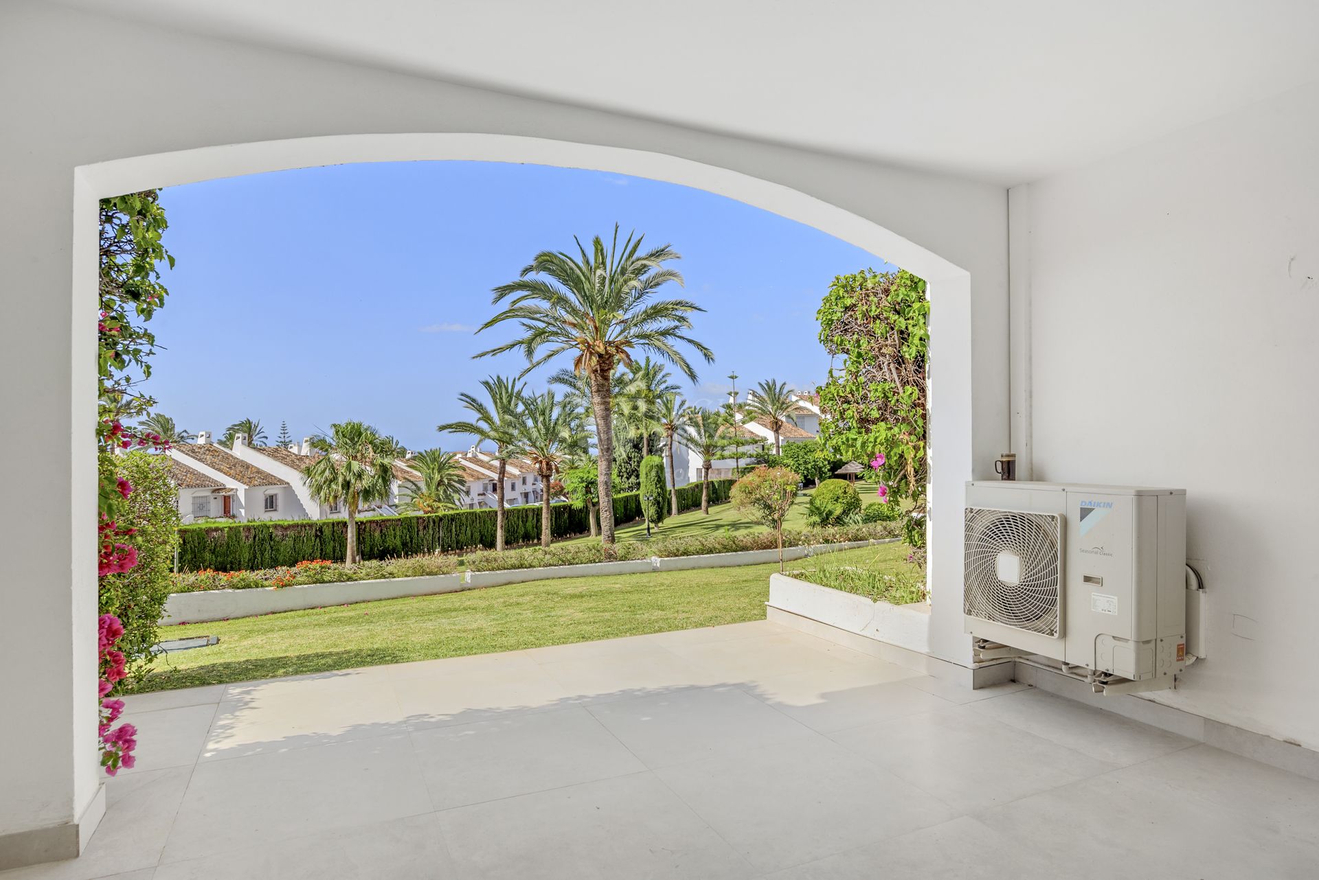 Apartamento Planta Baja  en Nueva Andalucia, Marbella