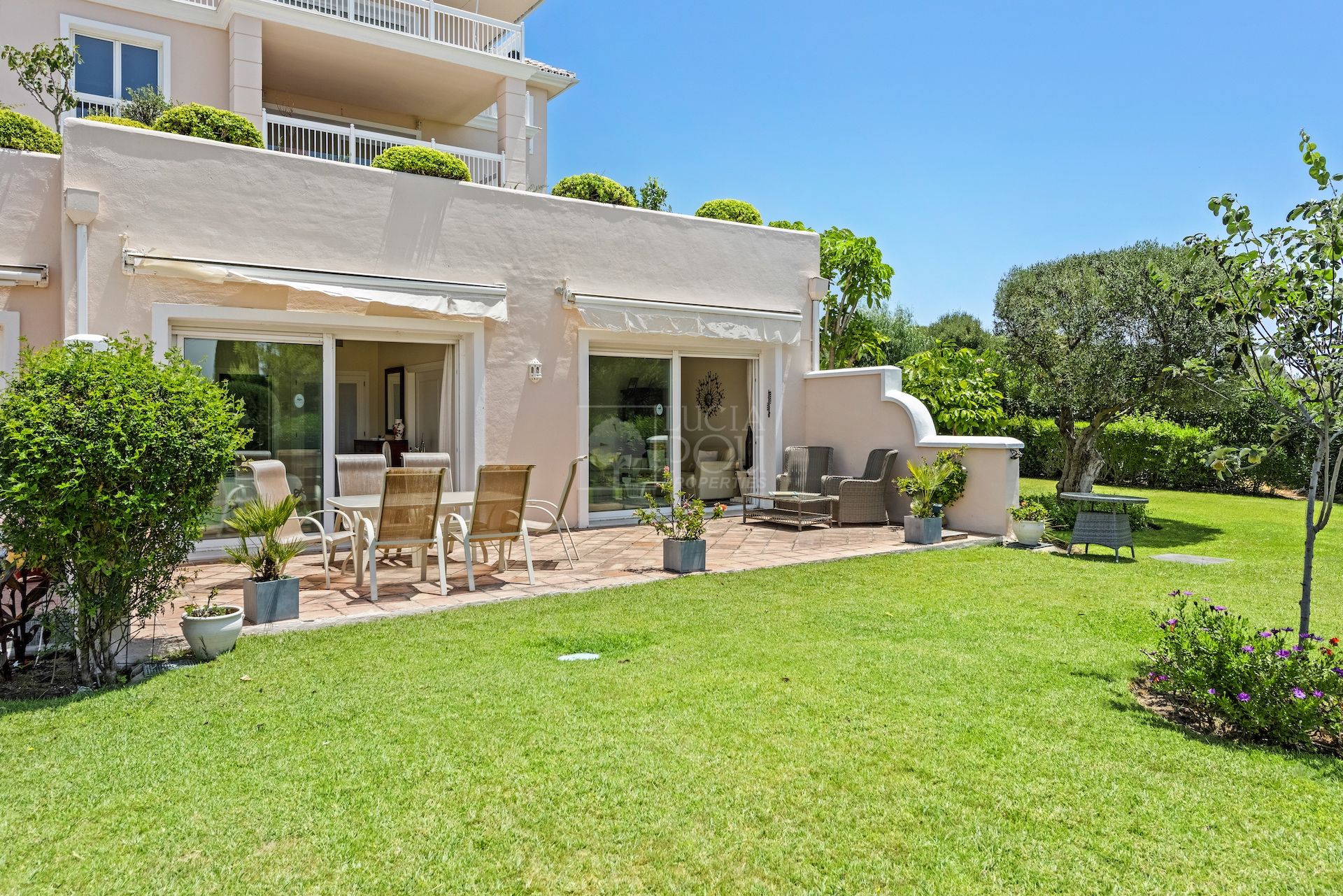 Apartamento Planta Baja  en Los Flamingos, Benahavis