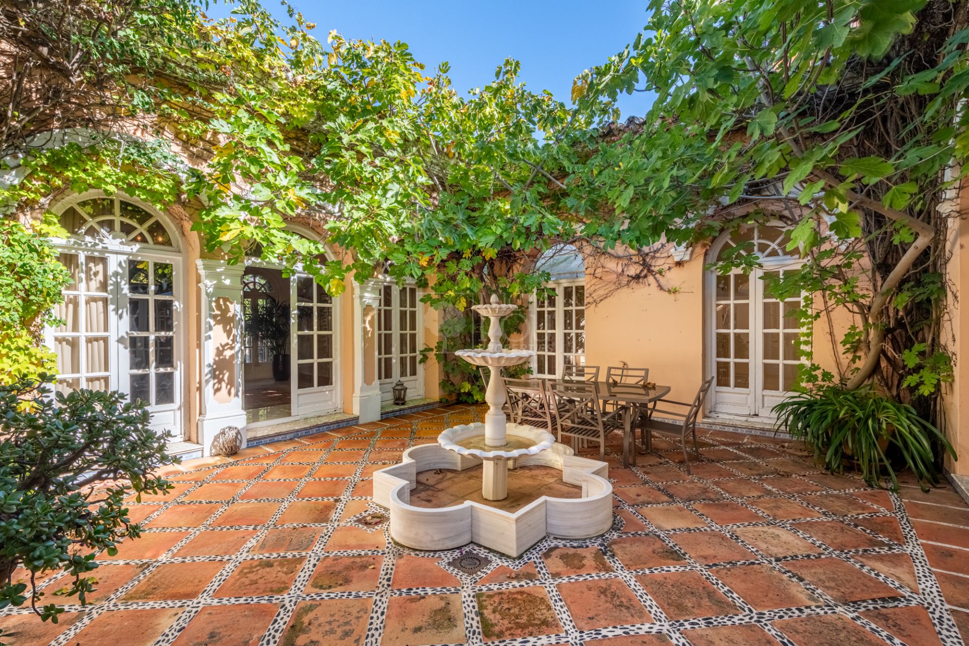 Villa  en Beach Side New Golden Mile, Estepona Este, Estepona