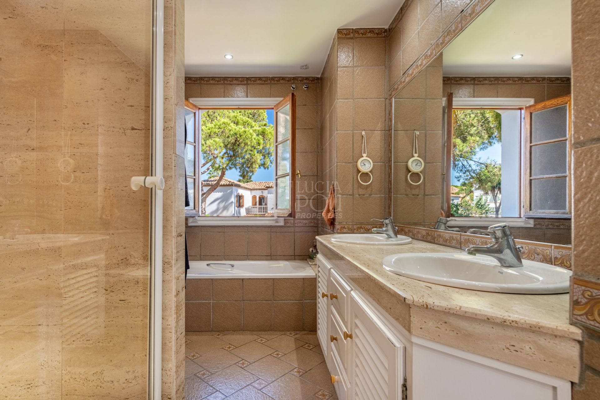 Villa  en Beach Side New Golden Mile, Estepona Este, Estepona