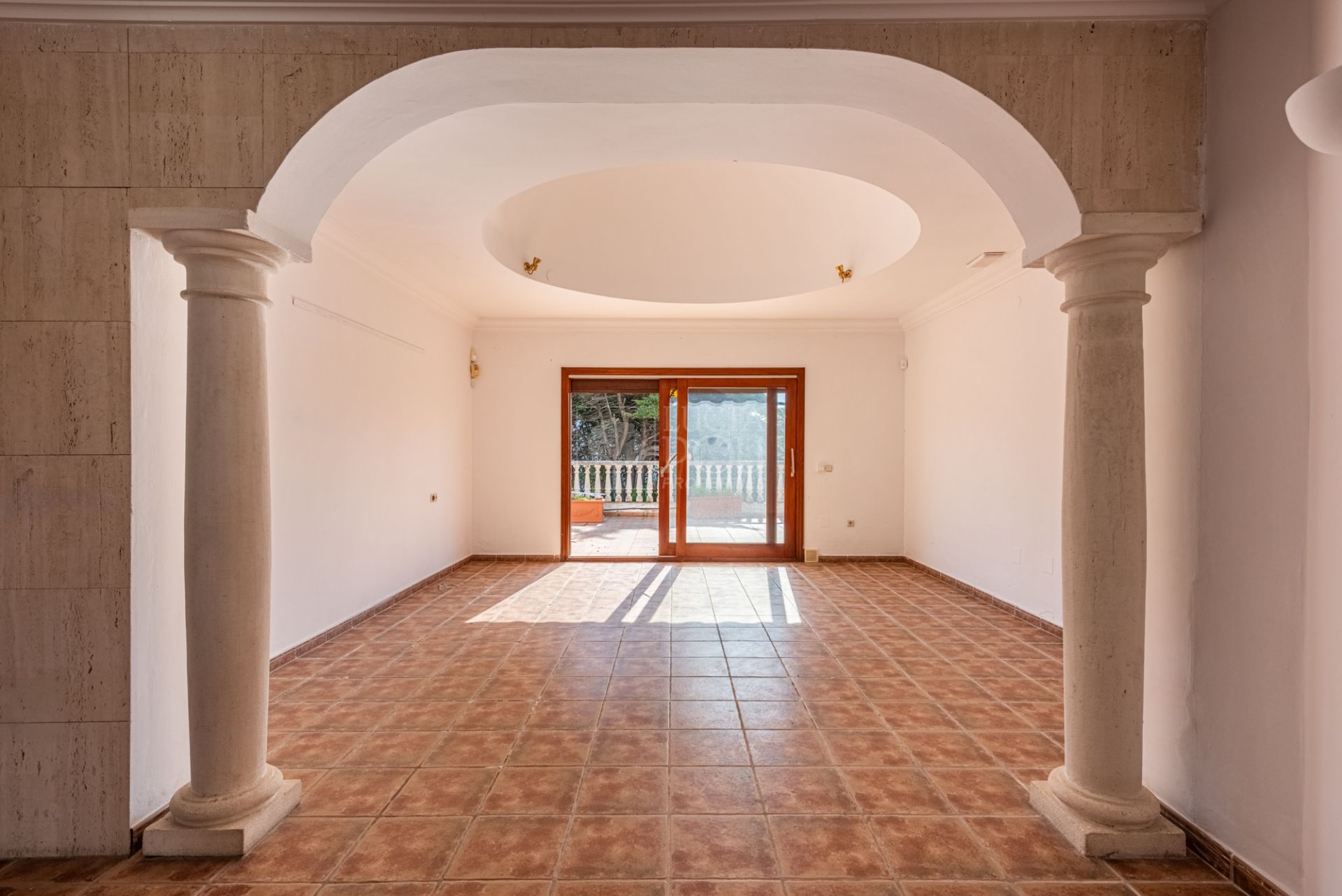 Villa  in Beach Side New Golden Mile, Estepona East, Estepona