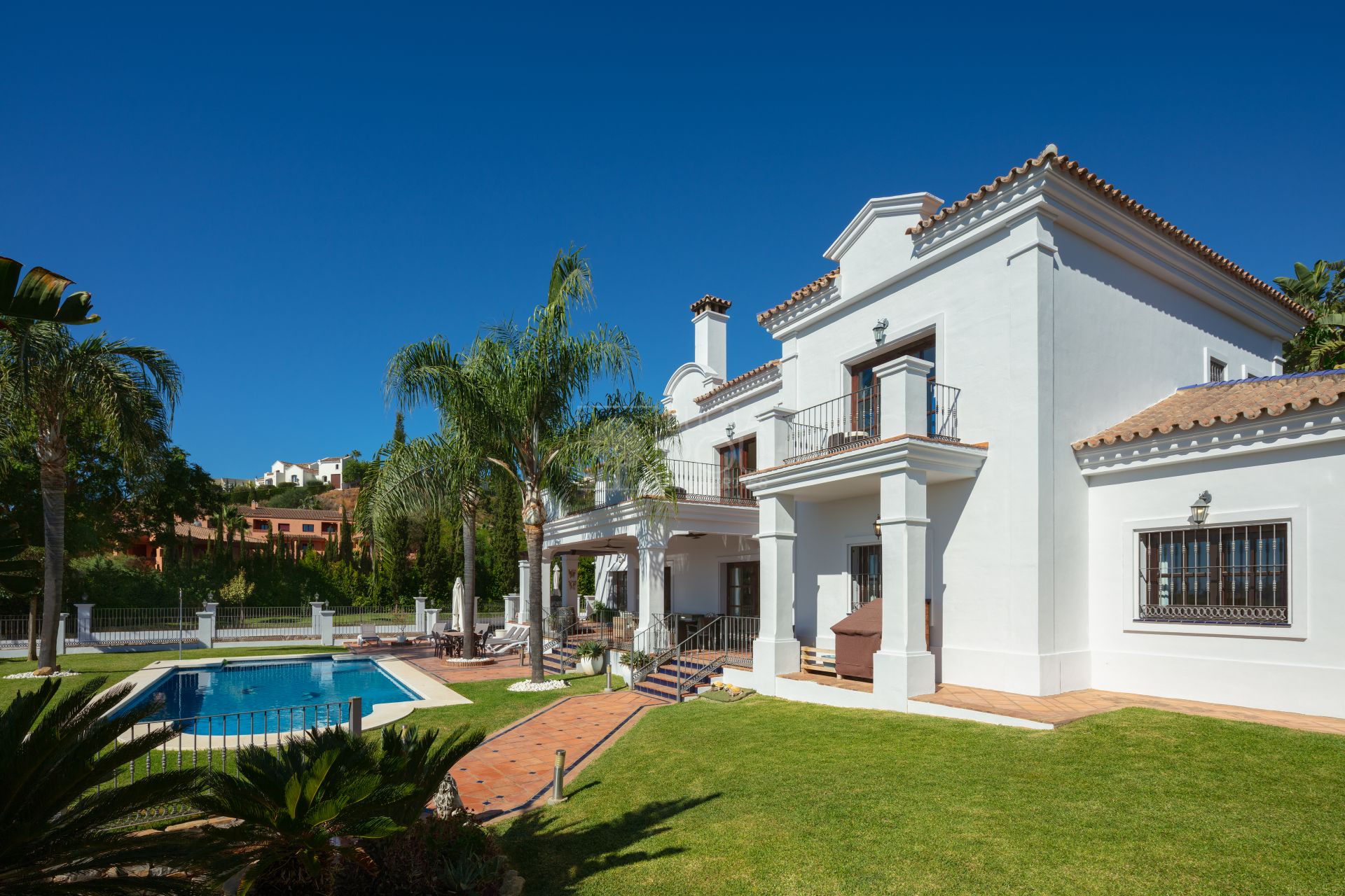 Villa  in New Golden Mile, Estepona
