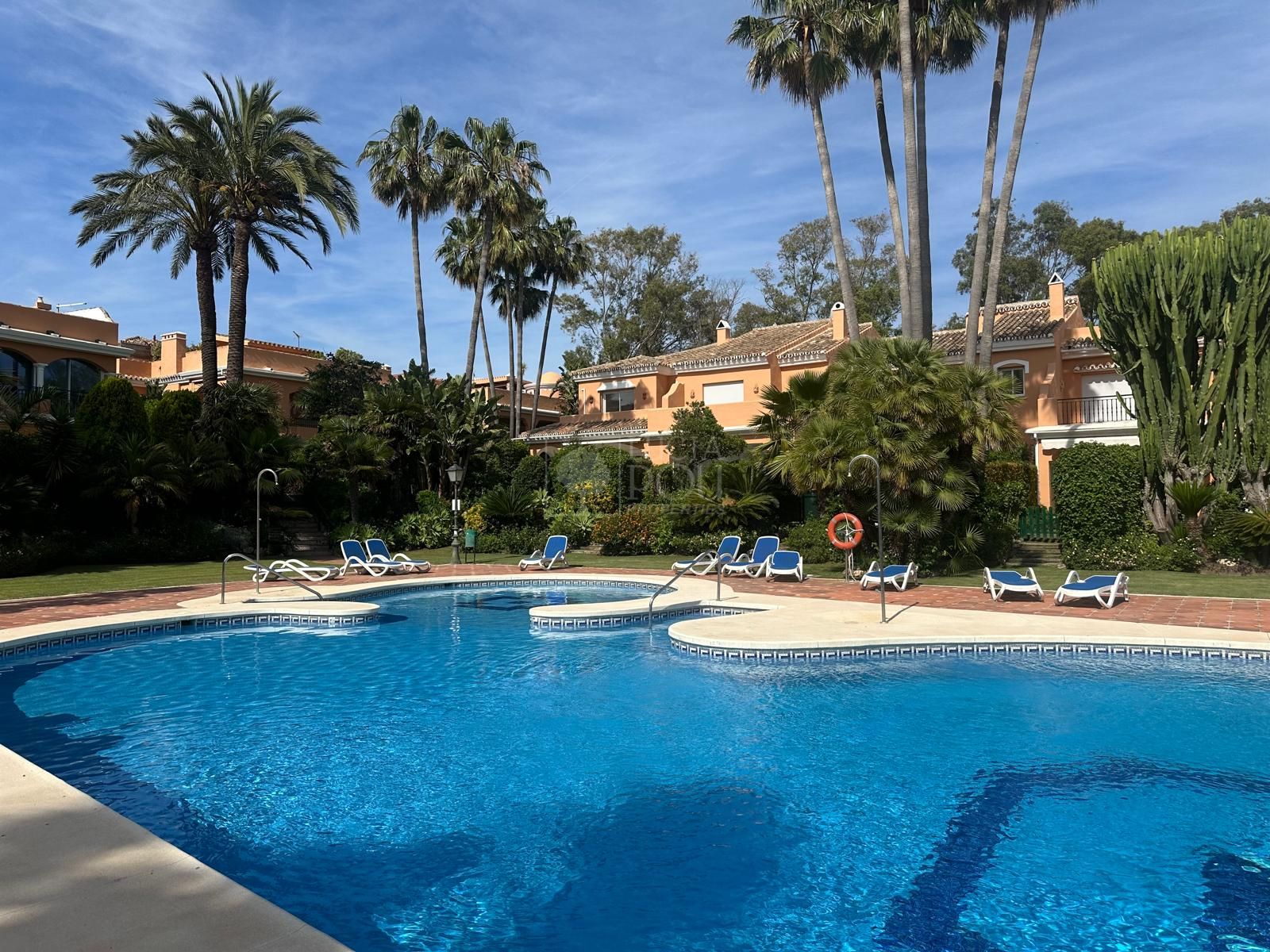 Town House  in Beach Side New Golden Mile, Estepona East, Estepona