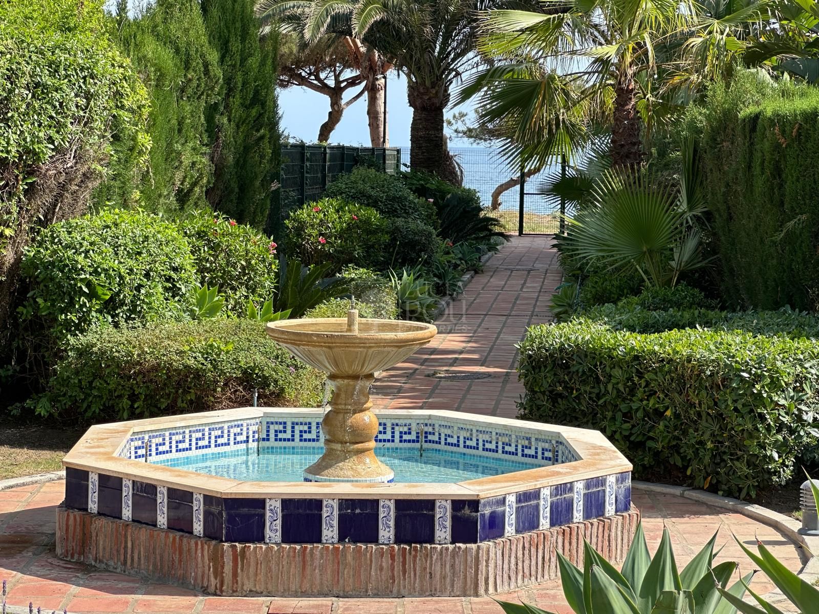 Town House  in Beach Side New Golden Mile, Estepona East, Estepona