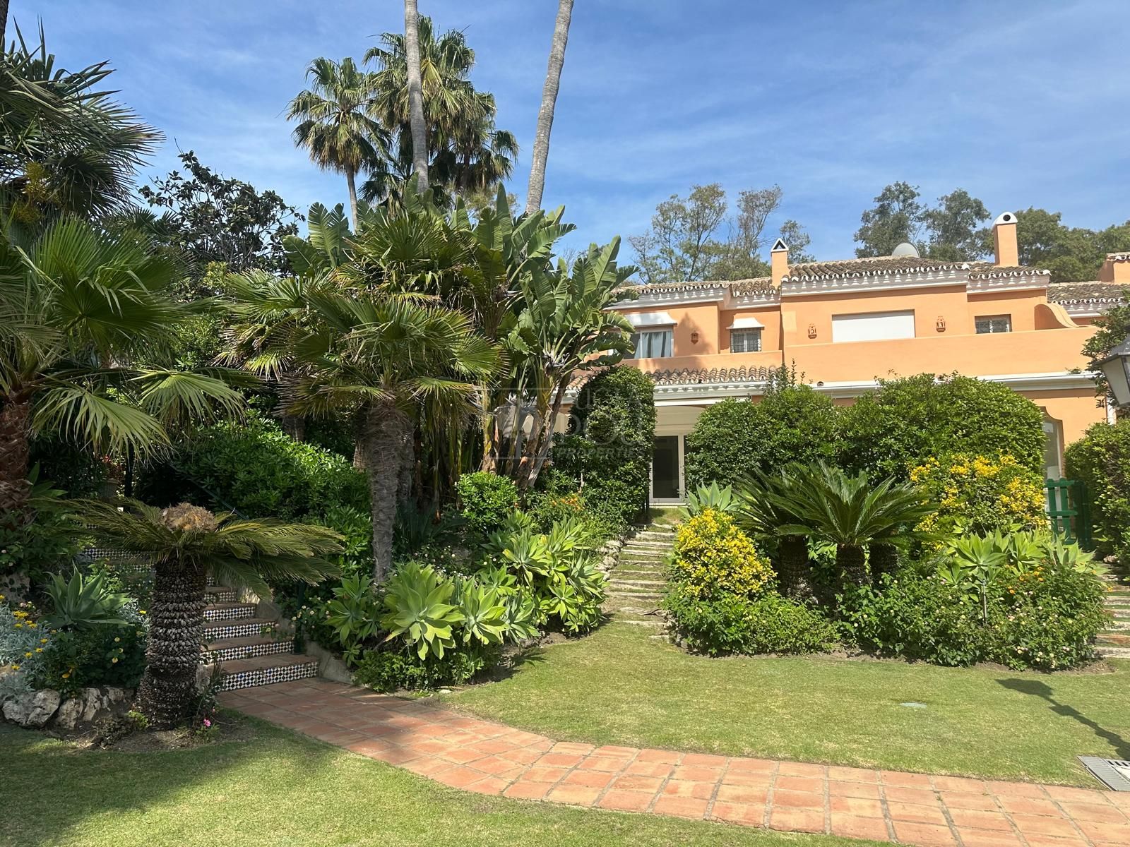 Town House  in Beach Side New Golden Mile, Estepona East, Estepona