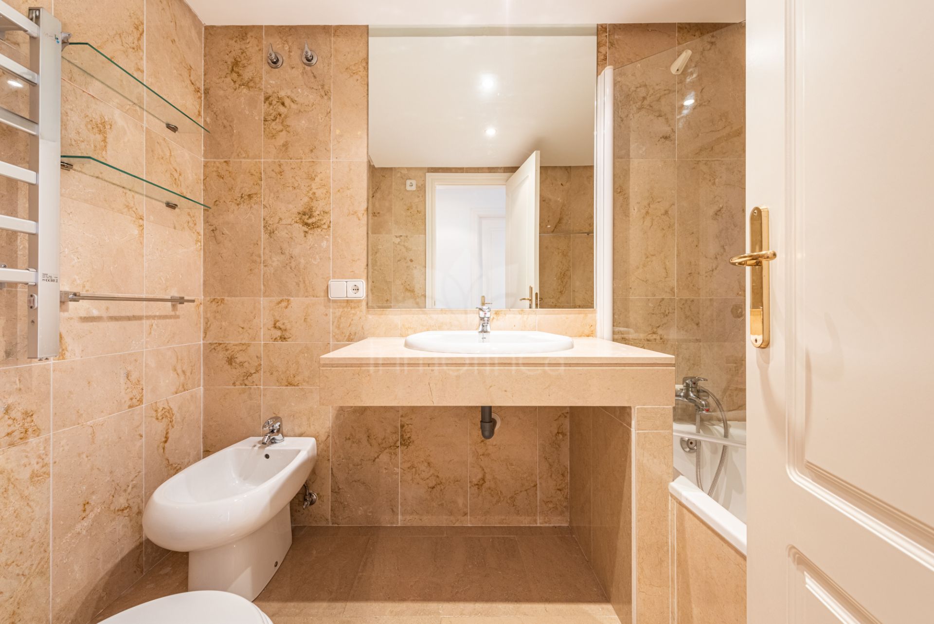 Apartamento en Coto Real, Marbella