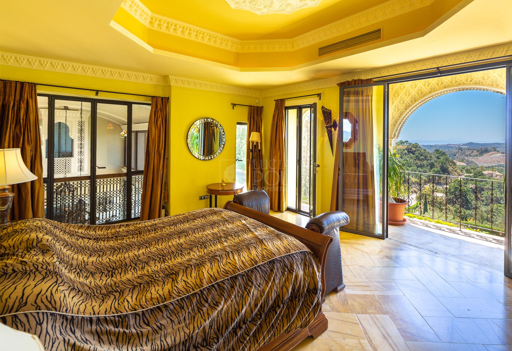 Villa  in New Golden Mile, Estepona