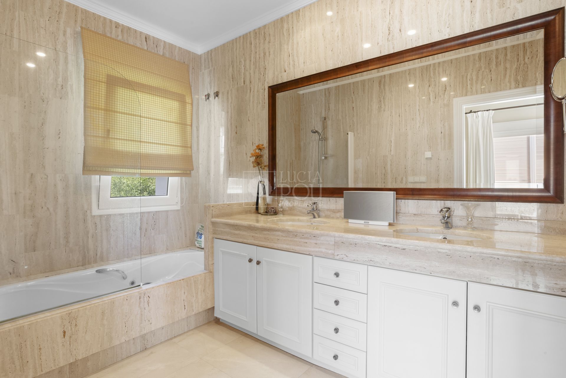 Villa  in New Golden Mile, Estepona East, Estepona