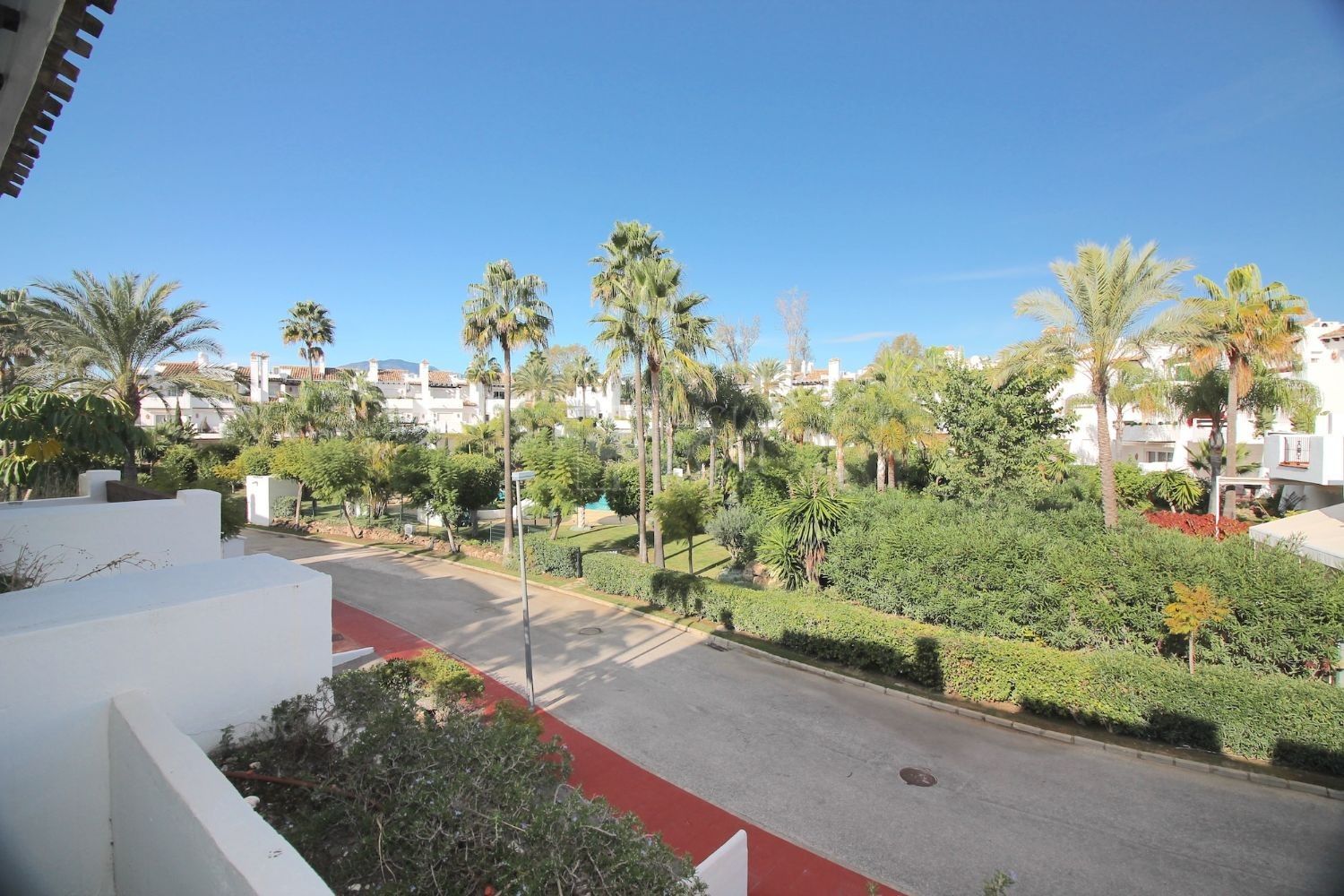 Town House  in Beach Side New Golden Mile, Estepona