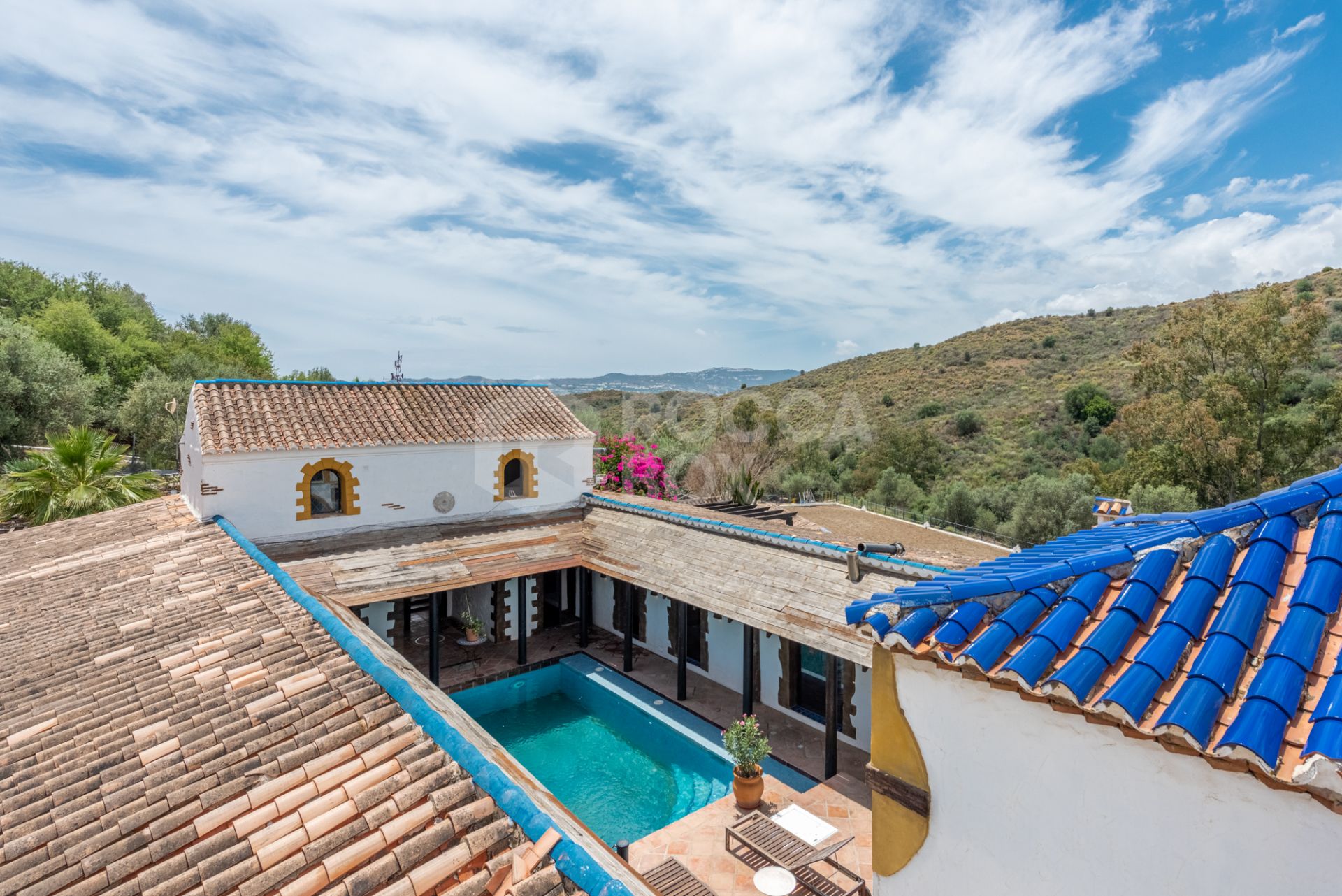 Welcome to this exceptional property in the enchanting area of Lomas del Flamenco.