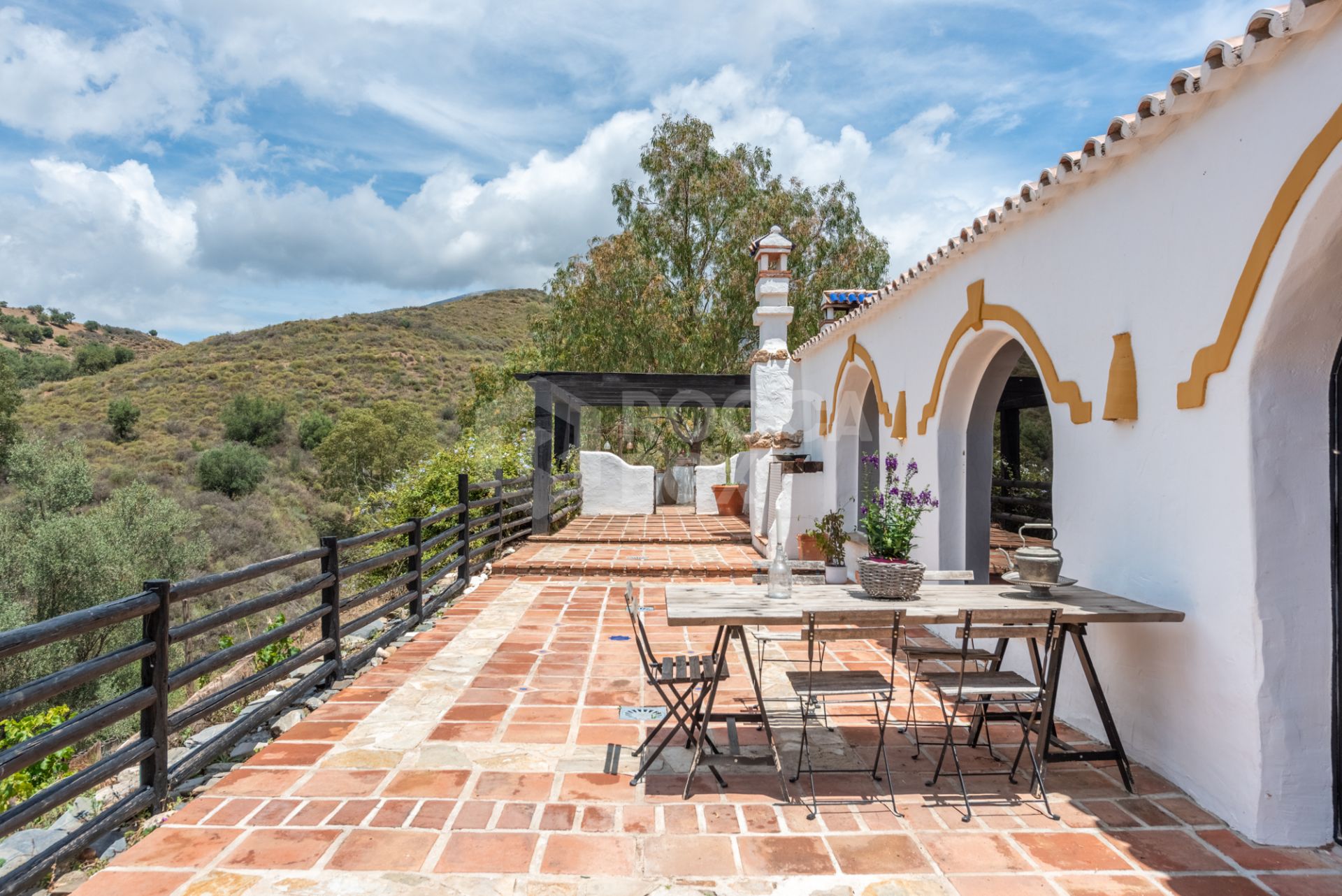 Welcome to this exceptional property in the enchanting area of Lomas del Flamenco.