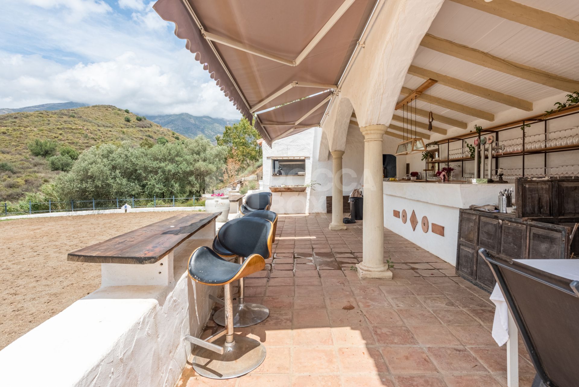 Welcome to this exceptional property in the enchanting area of Lomas del Flamenco.