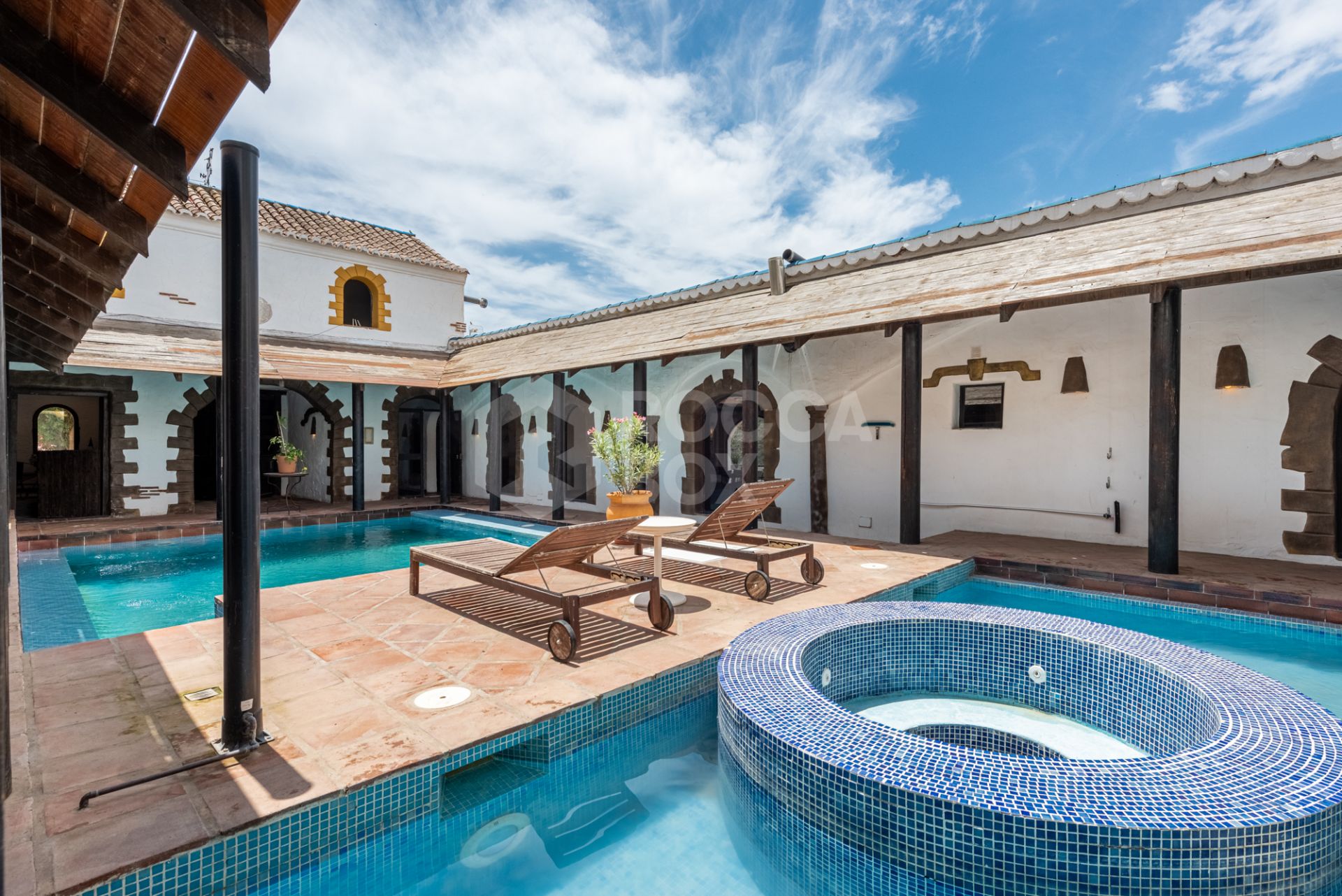 Welcome to this exceptional property in the enchanting area of Lomas del Flamenco.