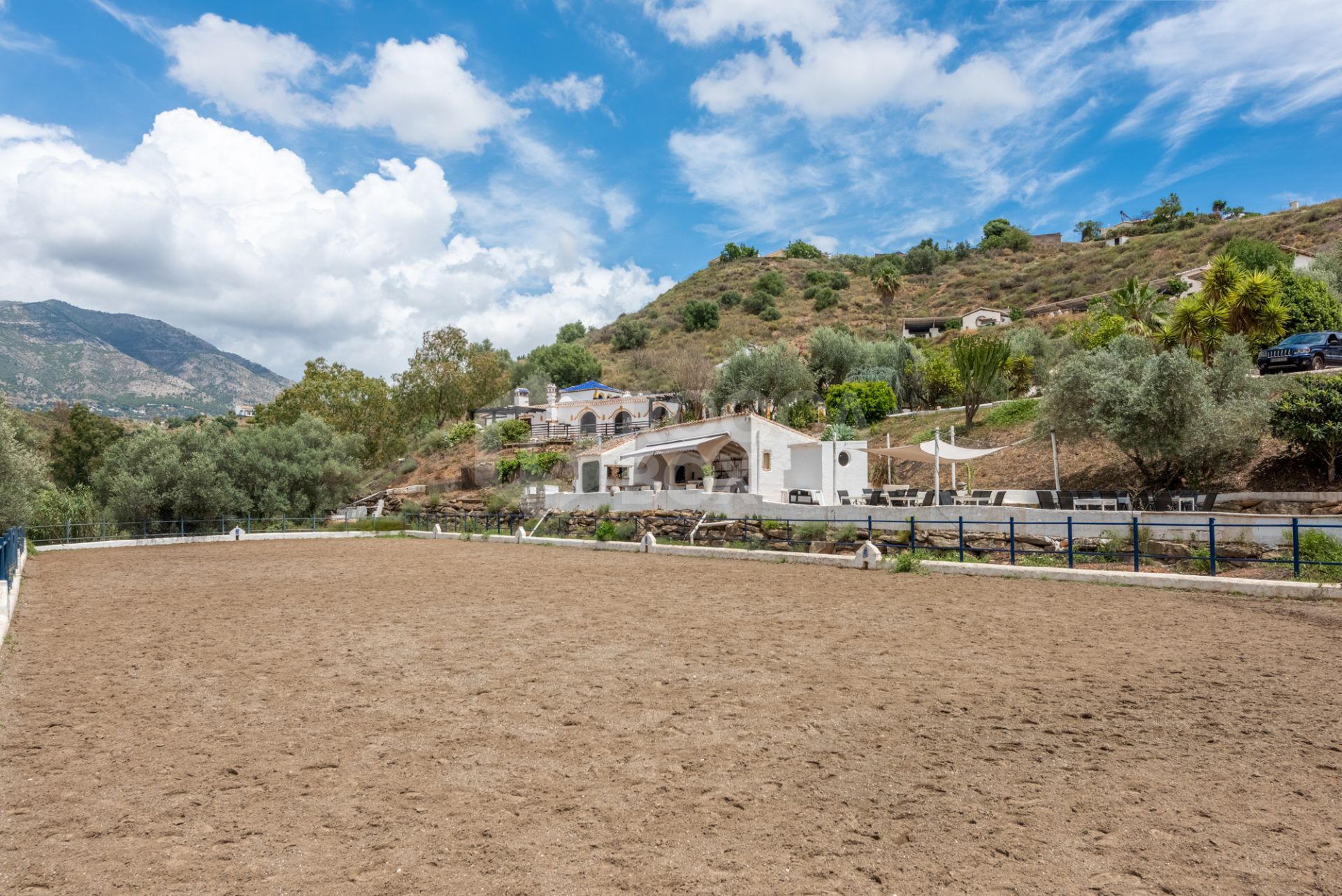 Welcome to this exceptional property in the enchanting area of Lomas del Flamenco.