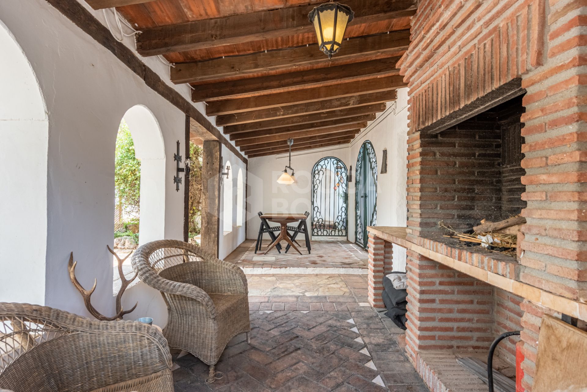 Welcome to this exceptional property in the enchanting area of Lomas del Flamenco.