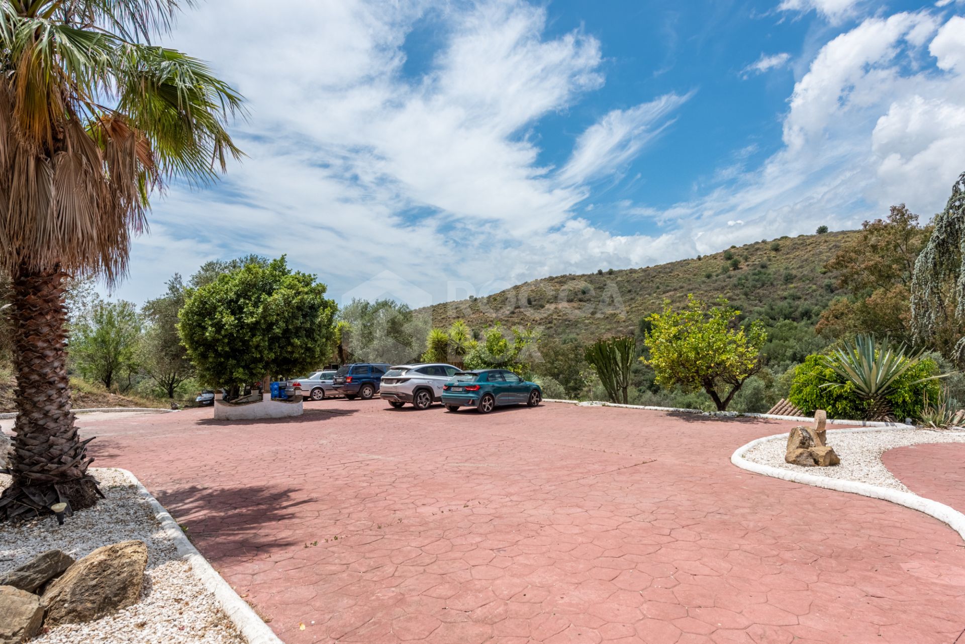 Welcome to this exceptional property in the enchanting area of Lomas del Flamenco.