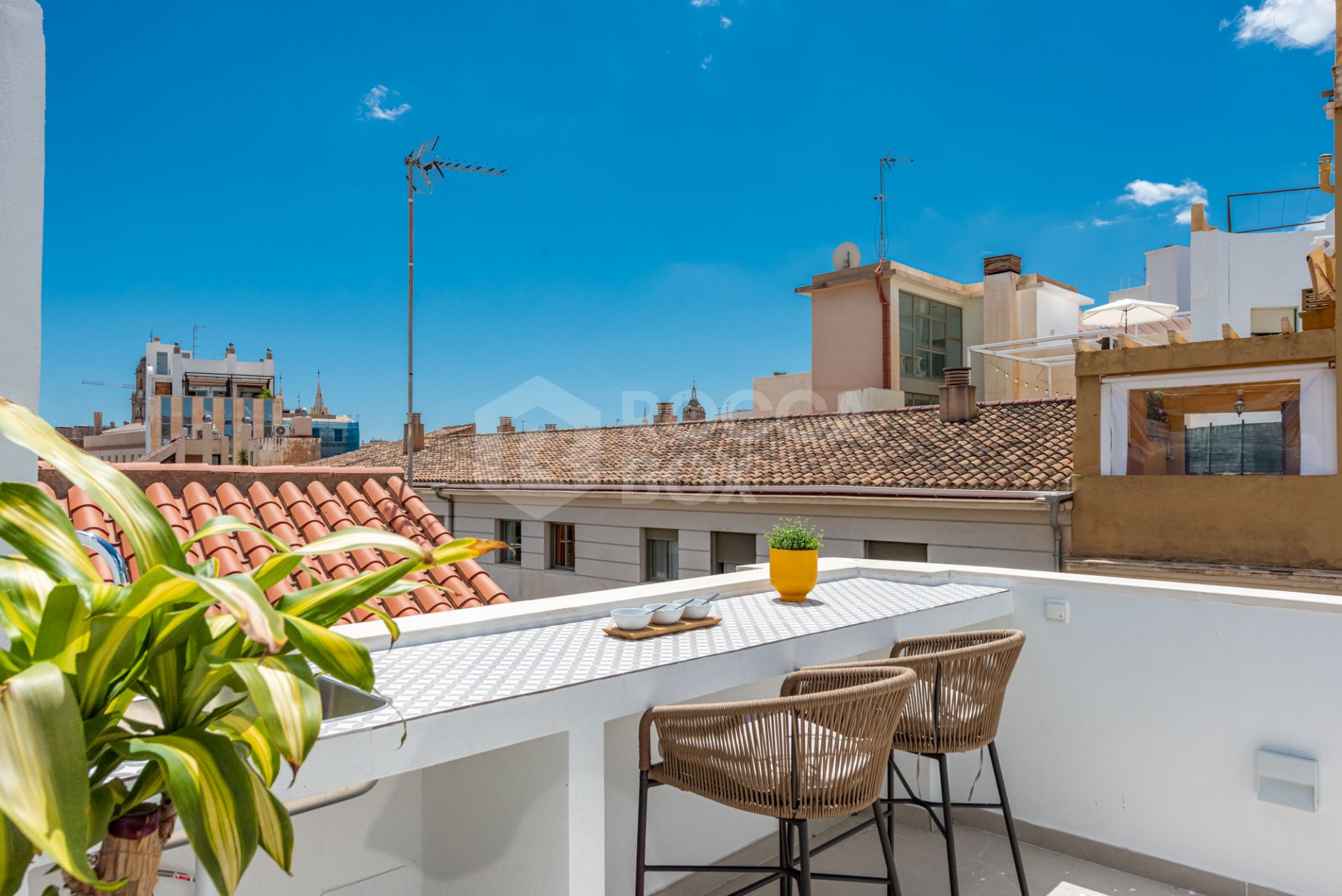 Luxury duplex penthouse in Historic Building with privat roof terraces on a quiet street in the historical quarters of Malaga City