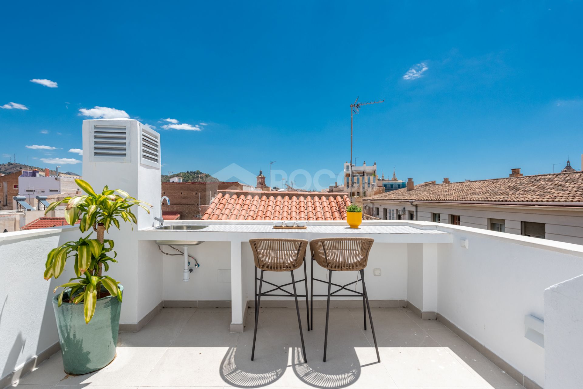 Luxury duplex penthouse in Historic Building with privat roof terraces on a quiet street in the historical quarters of Malaga City