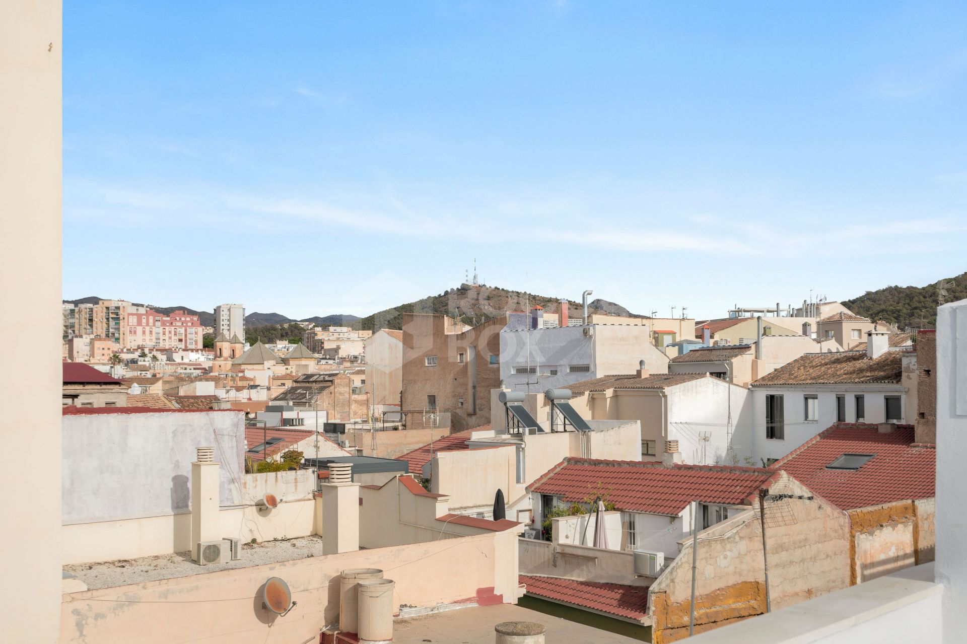 Luxury duplex penthouse in Historic Building with privat roof terraces on a quiet street in the historical quarters of Malaga City