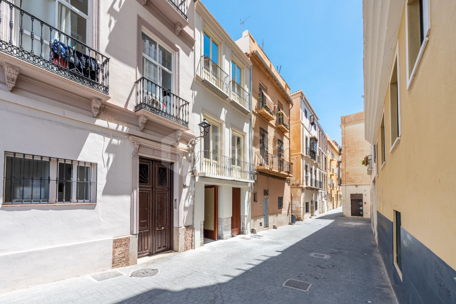 Luxury duplex penthouse in Historic Building with privat roof terraces on a quiet street in the historical quarters of Malaga City