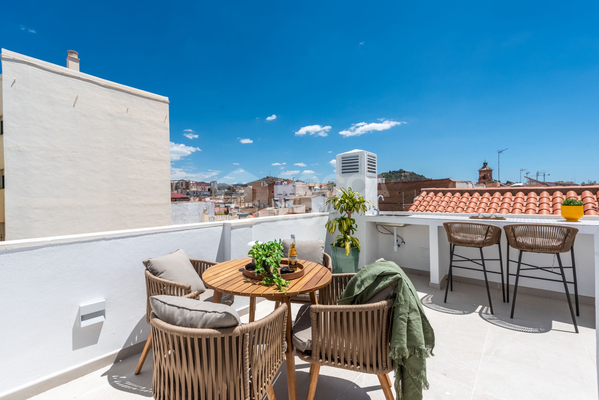 Luxury duplex penthouse in Historic Building with privat roof terraces on a quiet street in the historical quarters of Malaga City