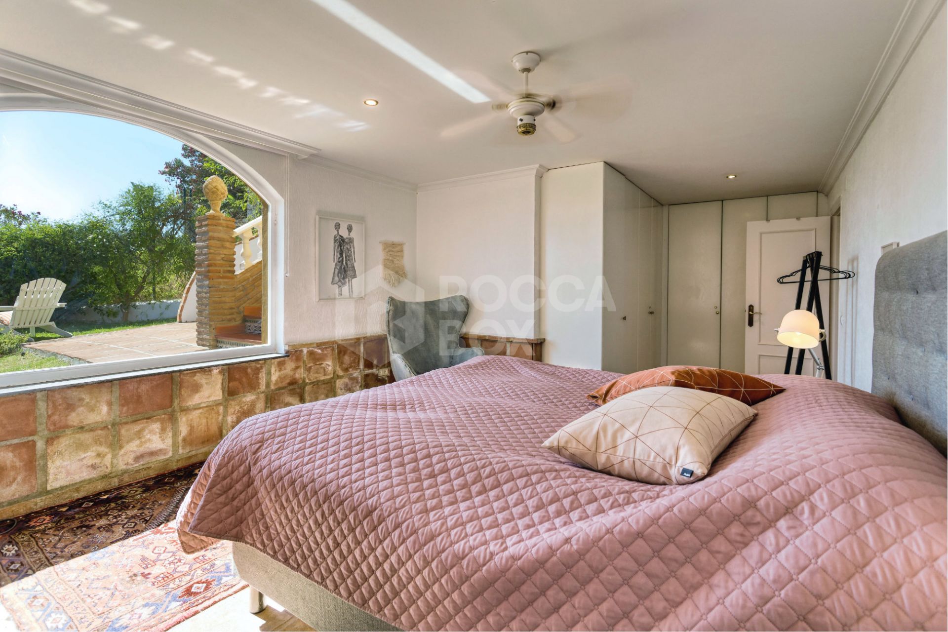 Lovely 5-bedroom villa with separate apartment in Torremuelle