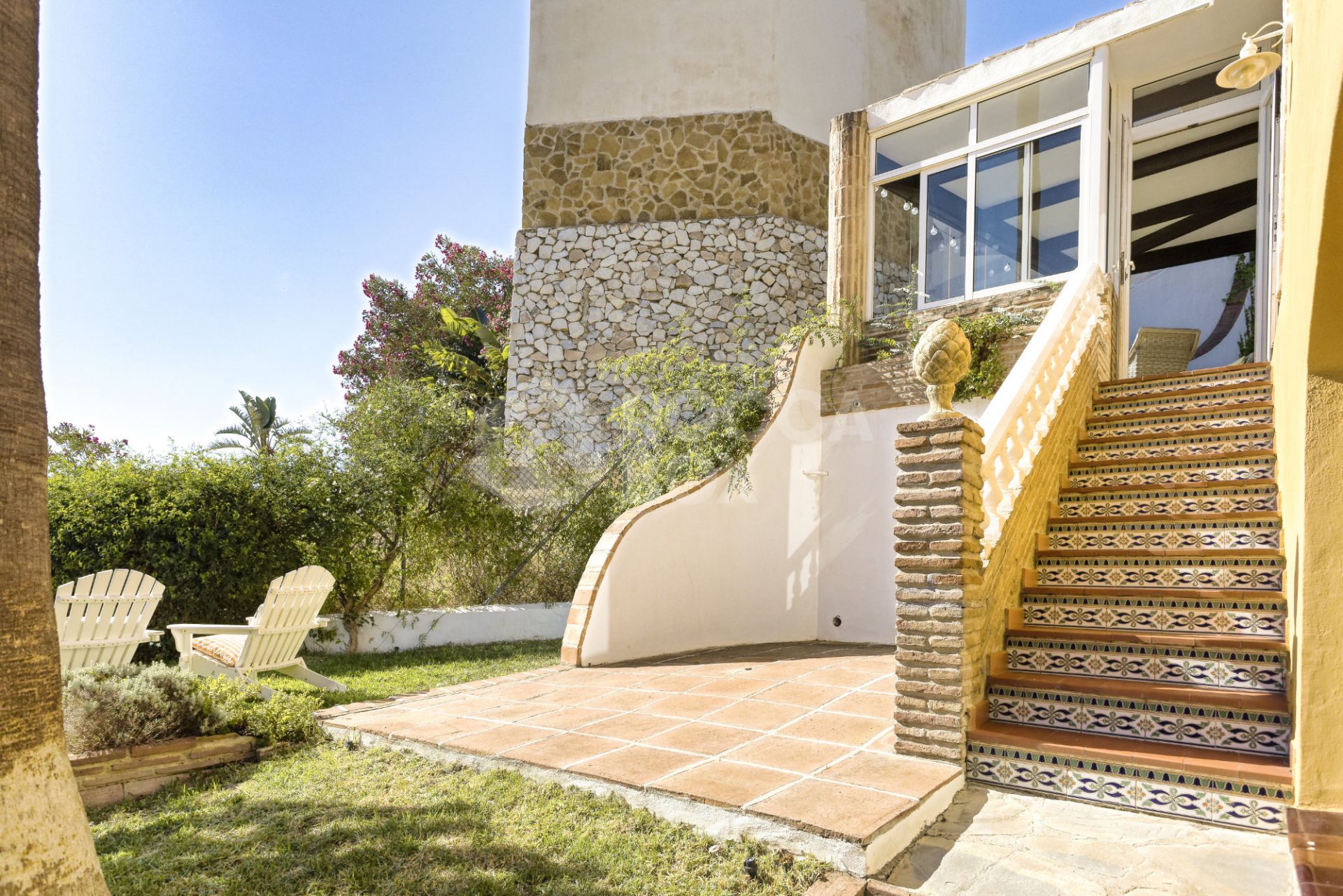 Lovely 5-bedroom villa with separate apartment in Torremuelle
