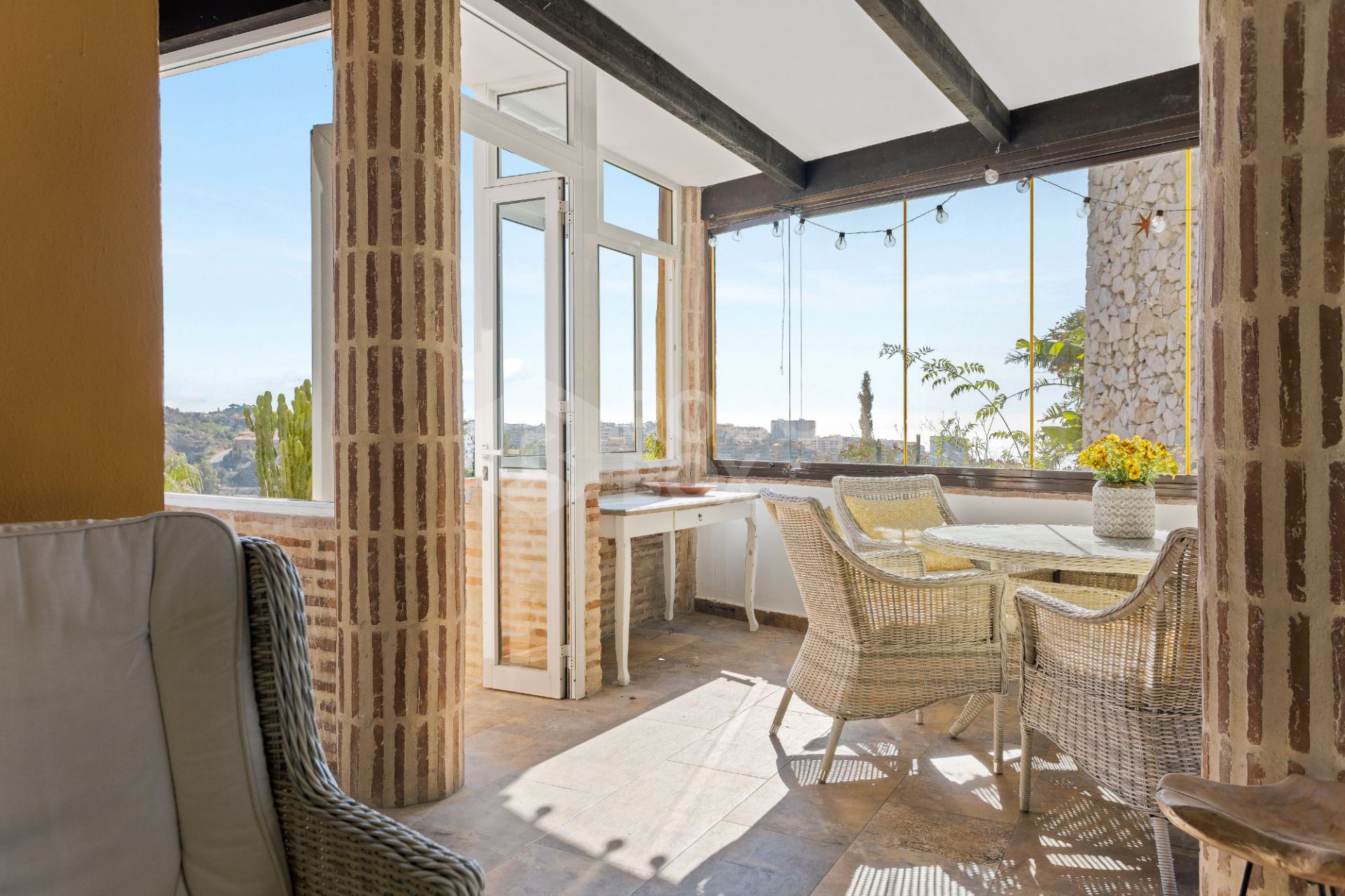 Lovely 5-bedroom villa with separate apartment in Torremuelle
