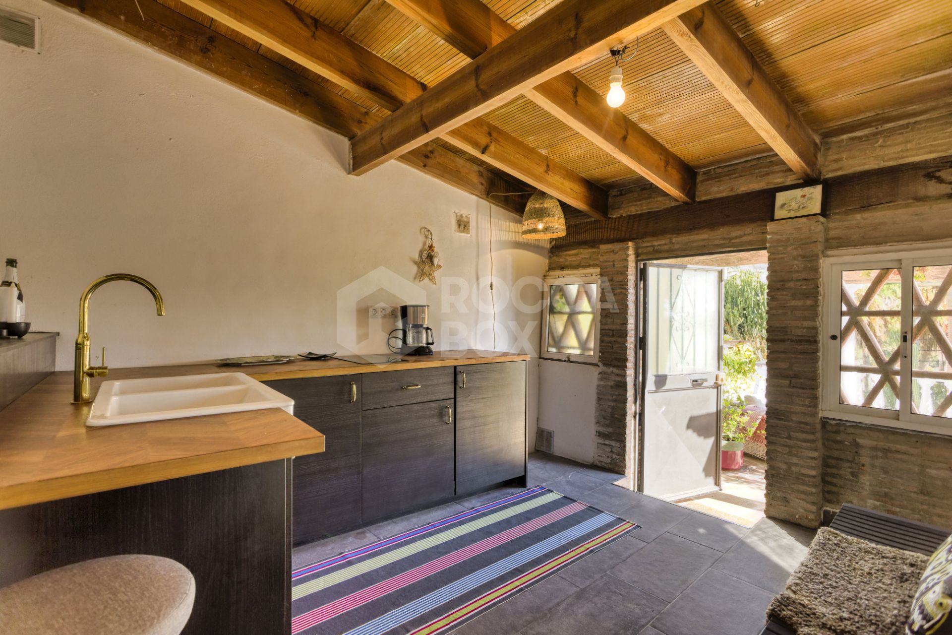 Lovely 5-bedroom villa with separate apartment in Torremuelle