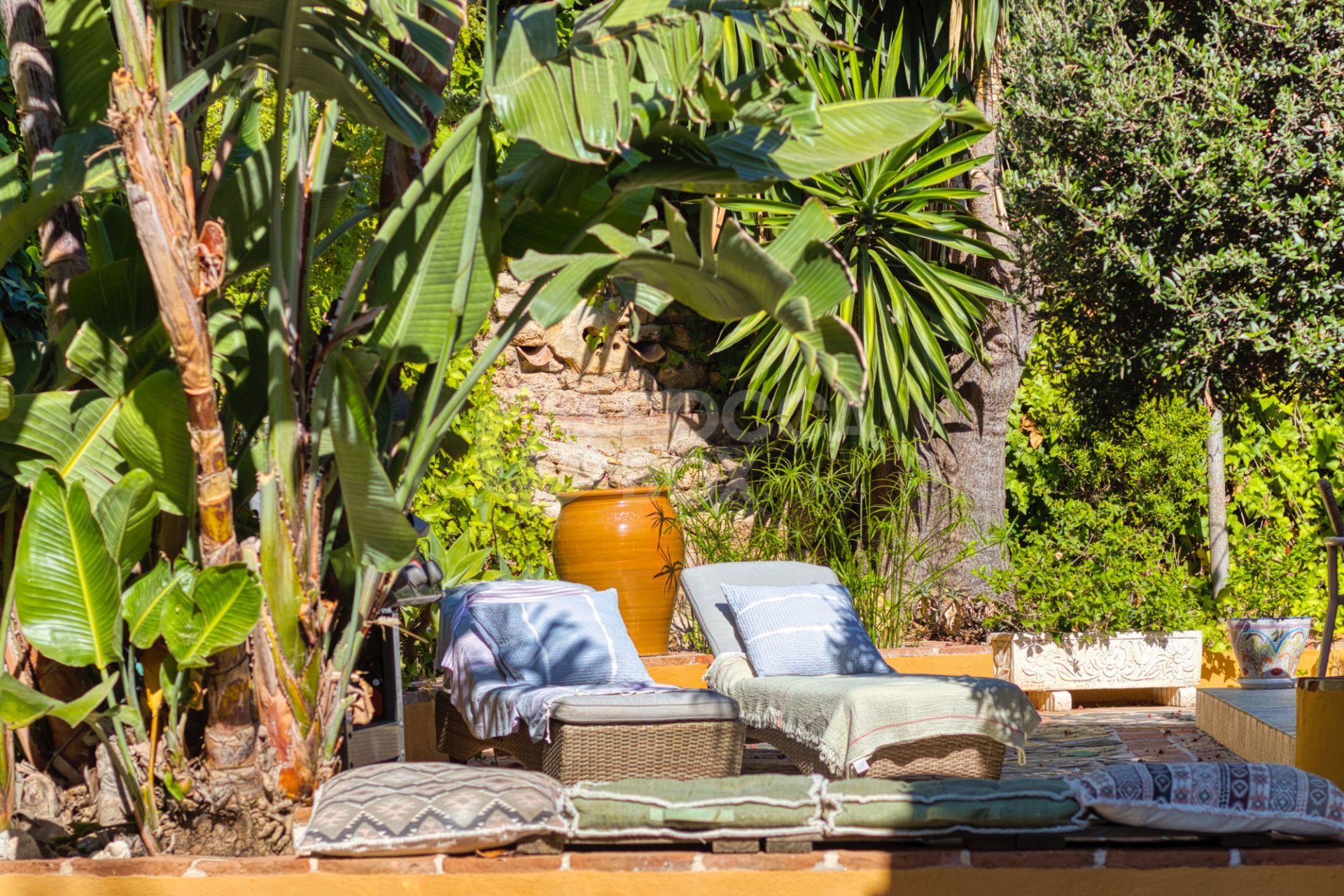 Lovely 5-bedroom villa with separate apartment in Torremuelle