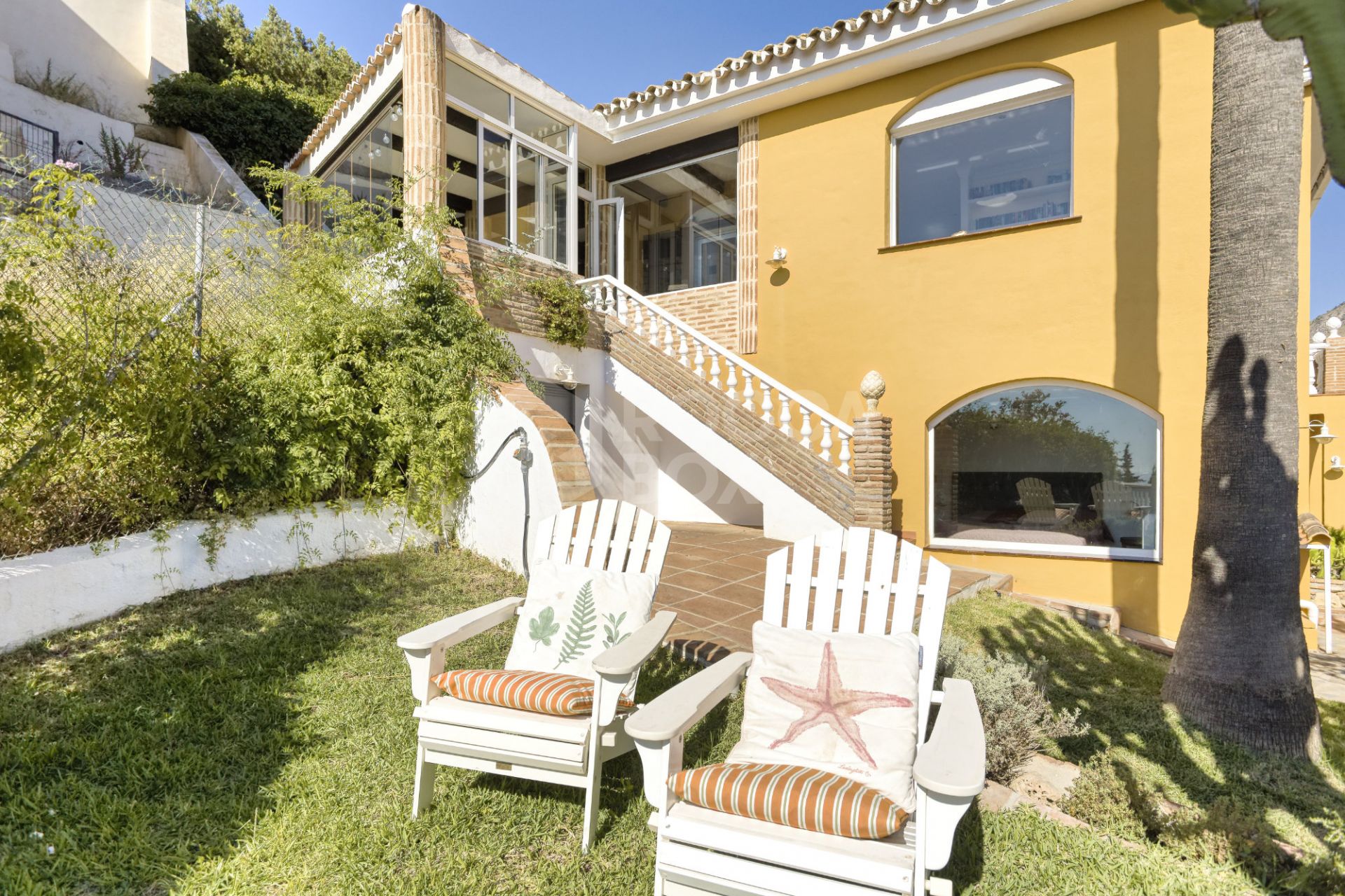 Lovely 5-bedroom villa with separate apartment in Torremuelle