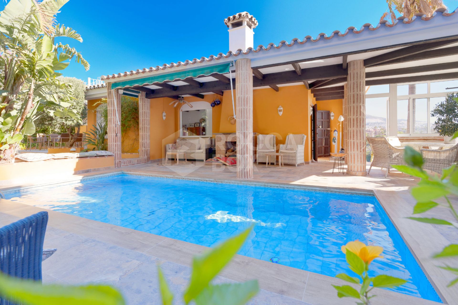Lovely 5-bedroom villa with separate apartment in Torremuelle