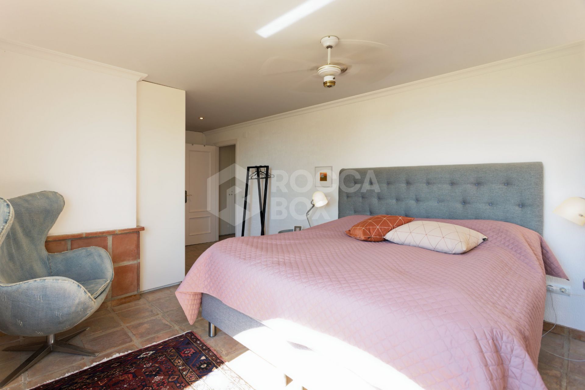 Lovely 5-bedroom villa with separate apartment in Torremuelle