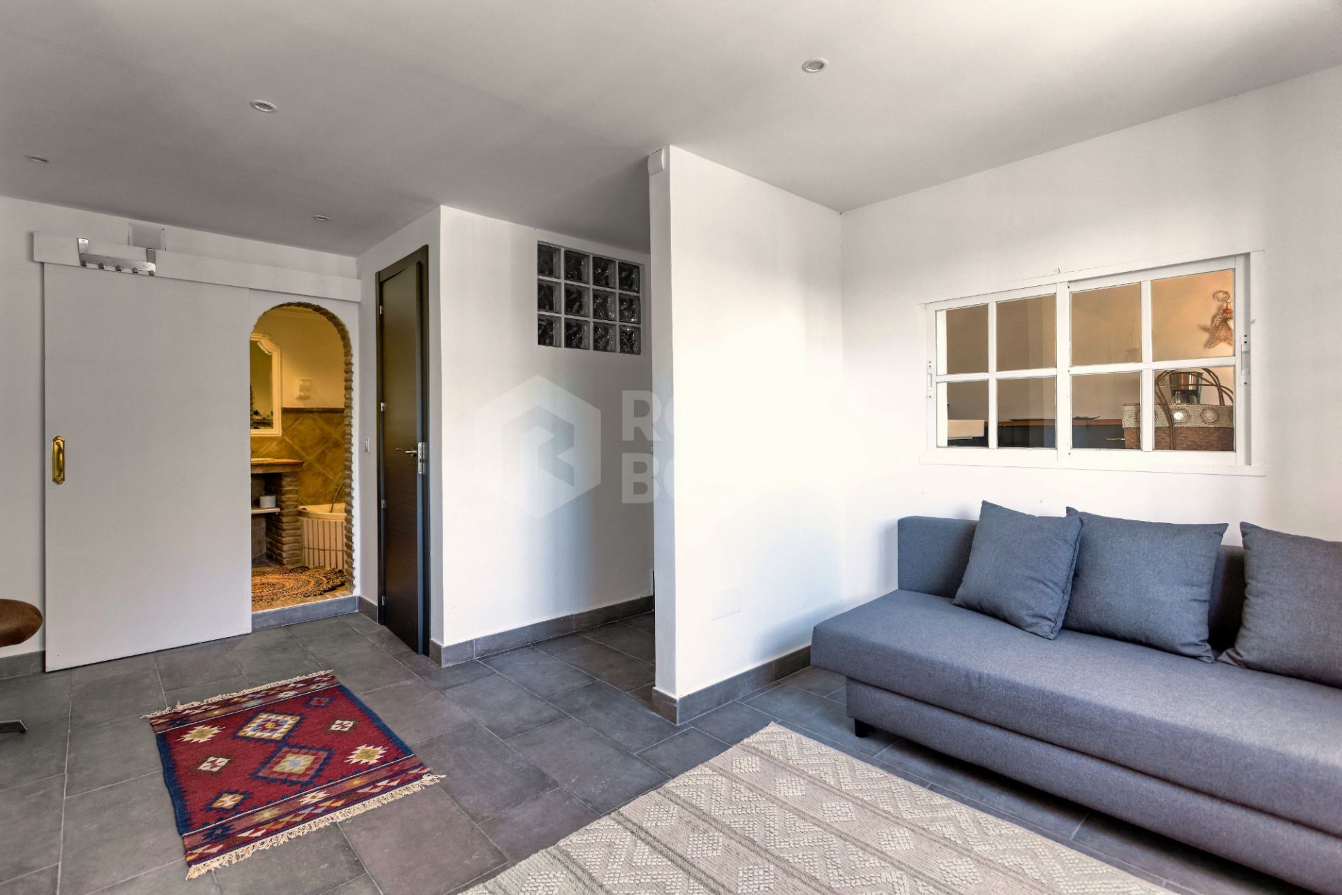 Lovely 5-bedroom villa with separate apartment in Torremuelle