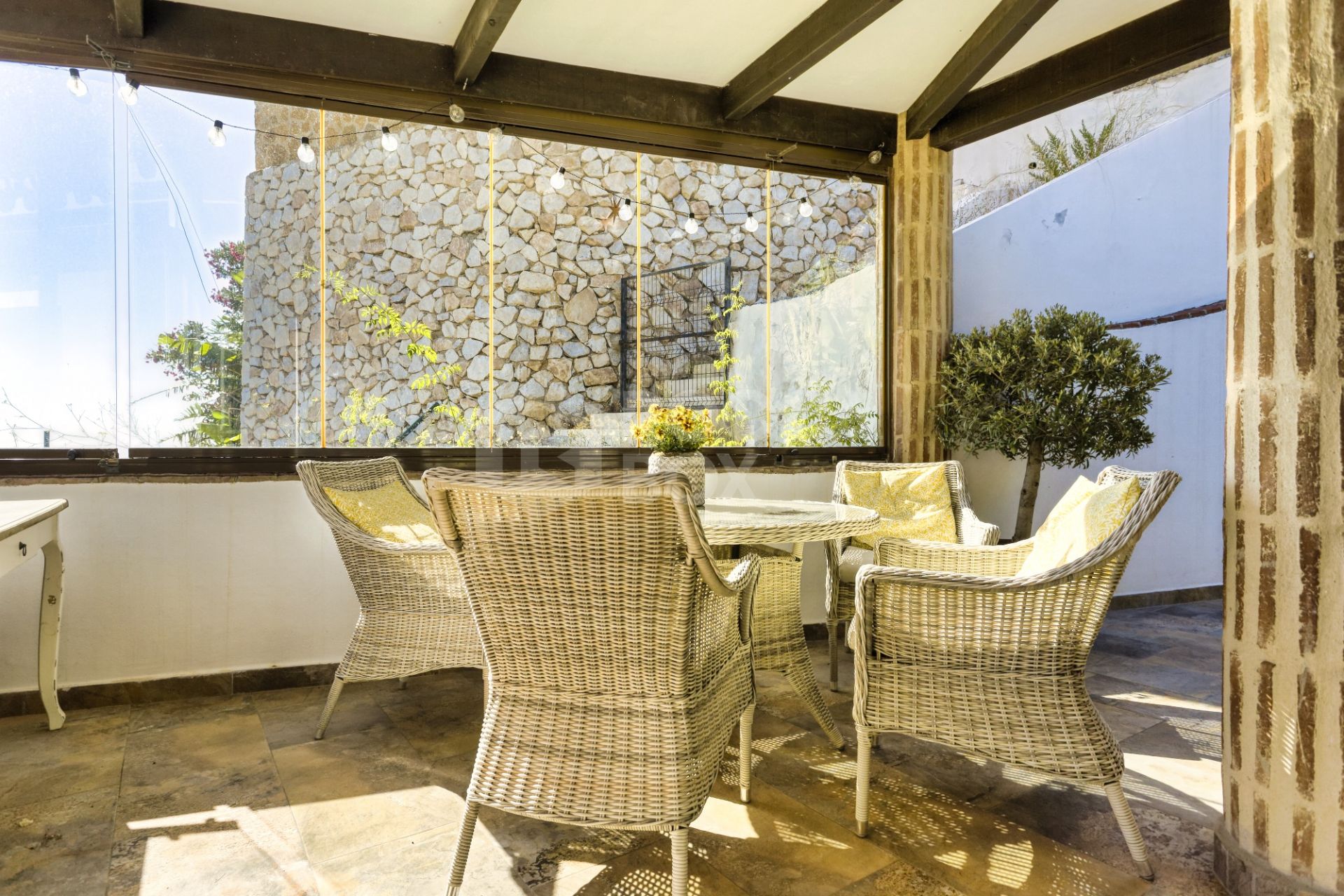 Lovely 5-bedroom villa with separate apartment in Torremuelle