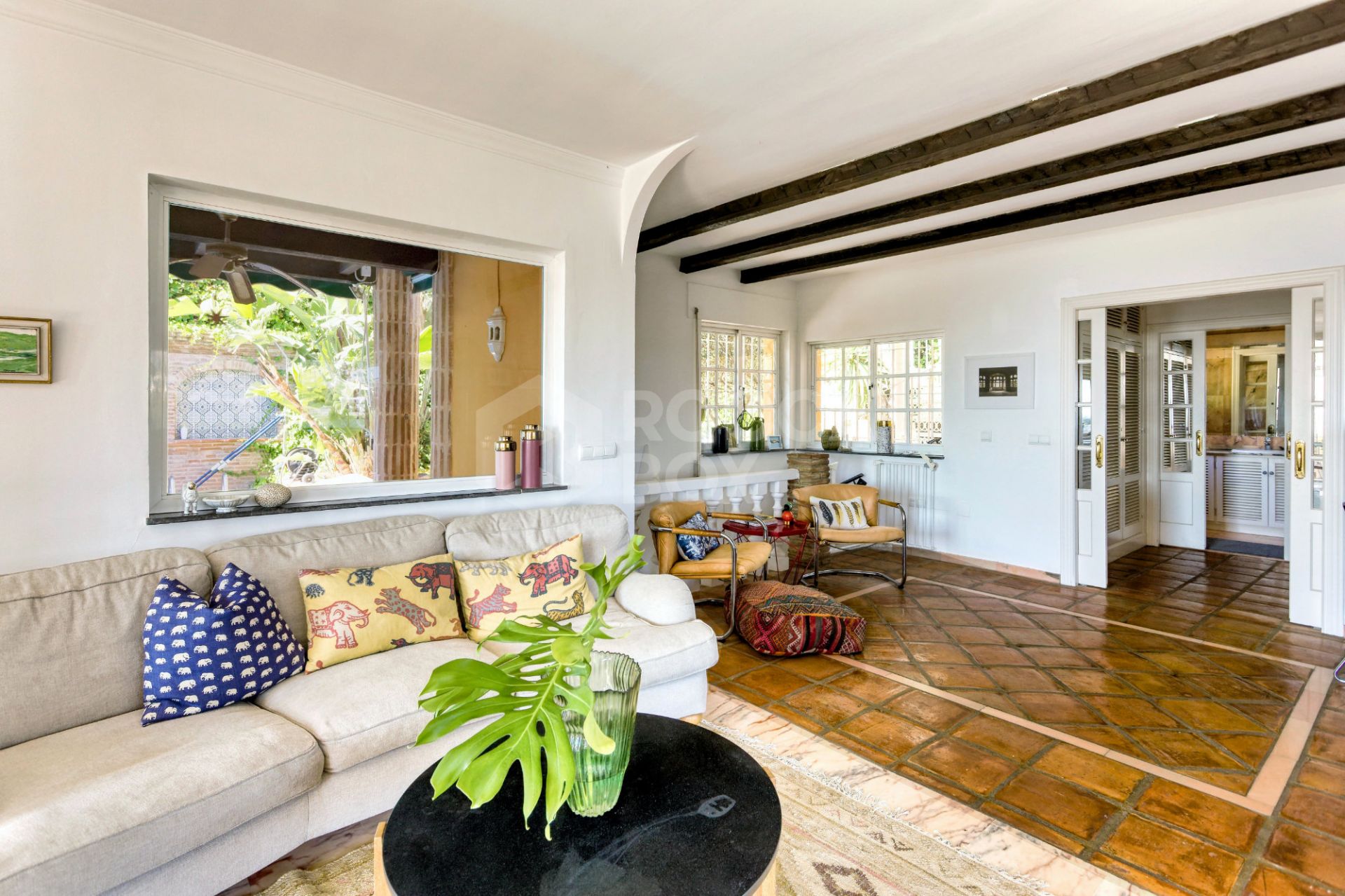 Lovely 5-bedroom villa with separate apartment in Torremuelle
