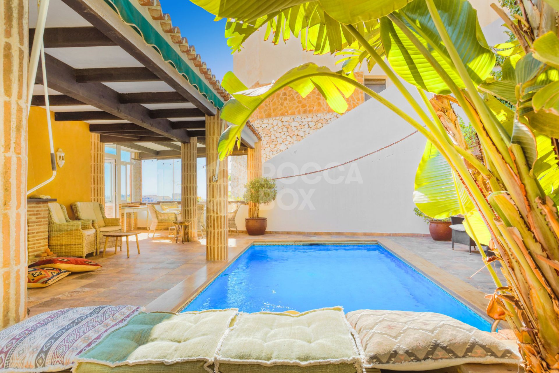 Lovely 5-bedroom villa with separate apartment in Torremuelle