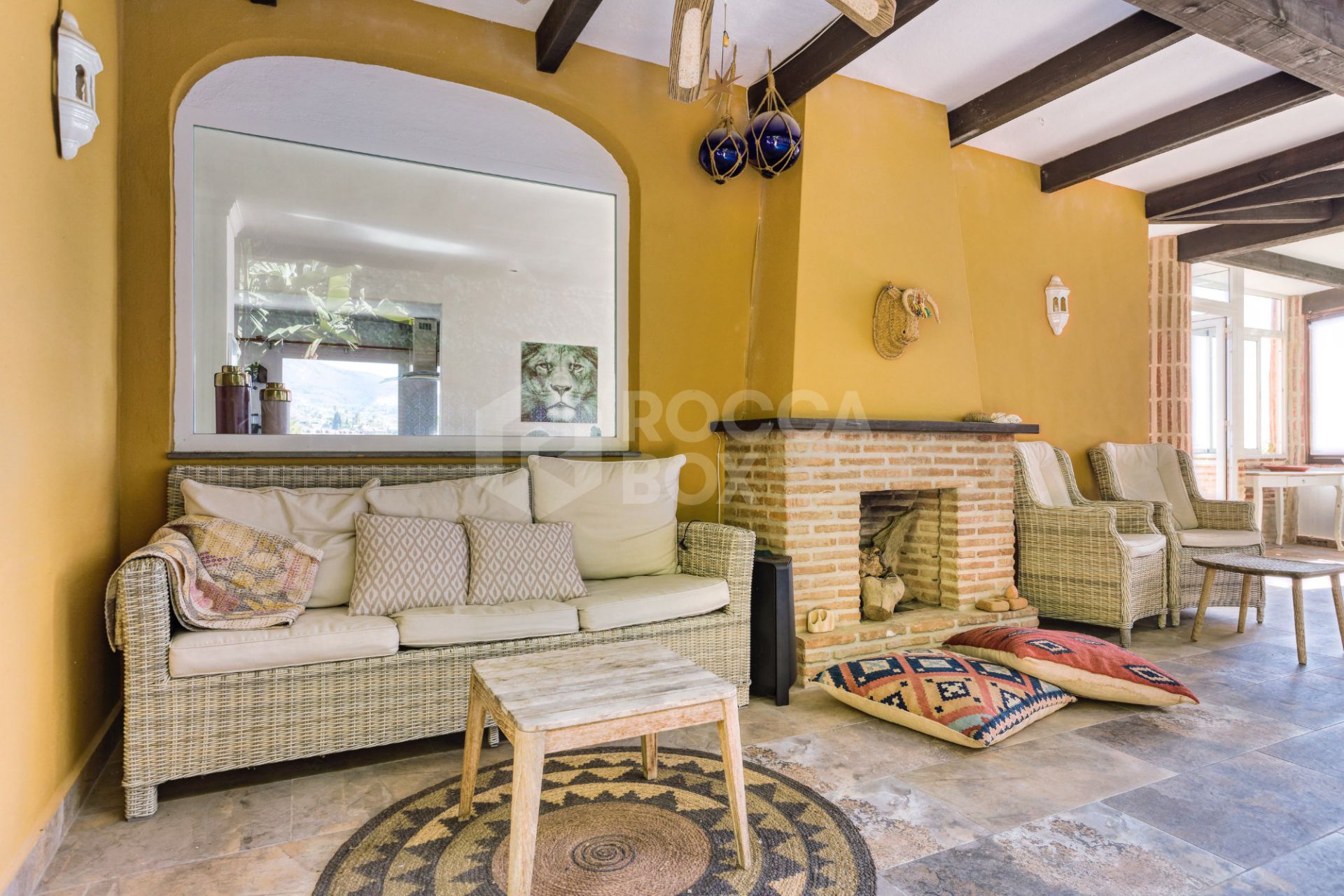 Lovely 5-bedroom villa with separate apartment in Torremuelle