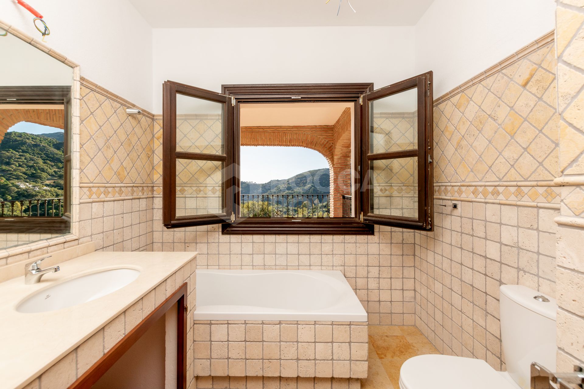 Fantastic, new built luxury country villa with beautiful views