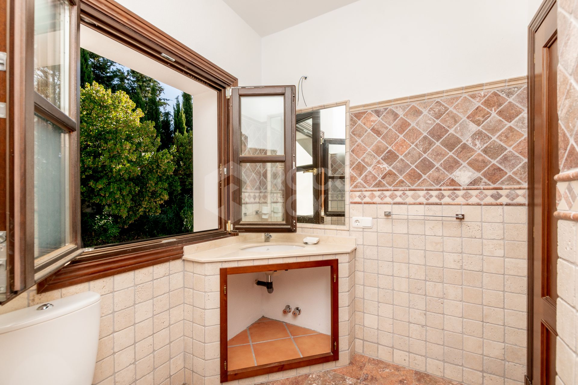 Fantastic, new built luxury country villa with beautiful views