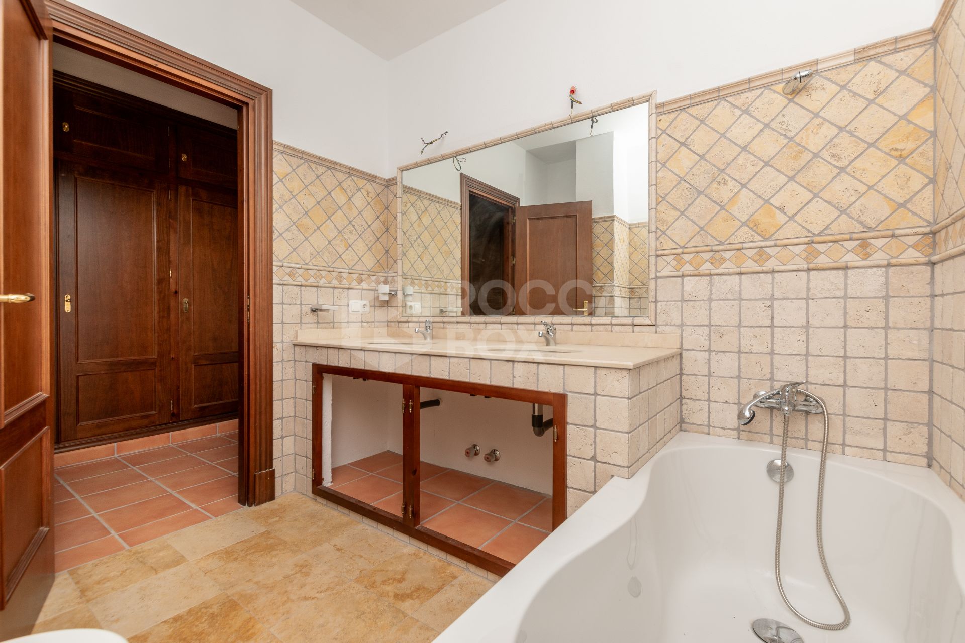 Fantastic, new built luxury country villa with beautiful views